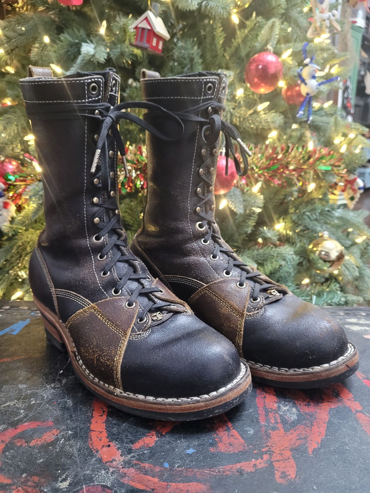 Photo by Schmittworks on December 20, 2024 of the Frank's Boots Lace-To-Toe in Horween Black Waxed Flesh & Horween Cinnamon Waxed Flesh.