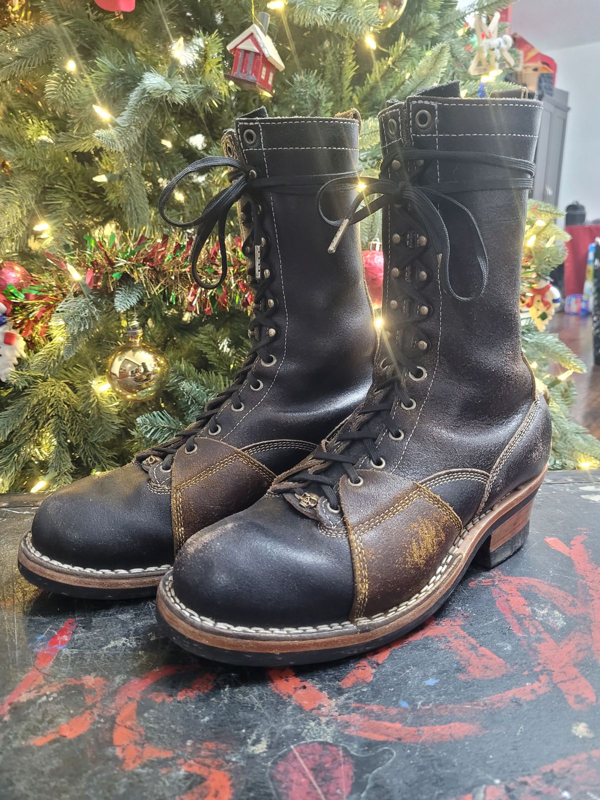 Photo by Schmittworks on December 20, 2024 of the Frank's Boots Lace-To-Toe in Horween Black Waxed Flesh & Horween Cinnamon Waxed Flesh.