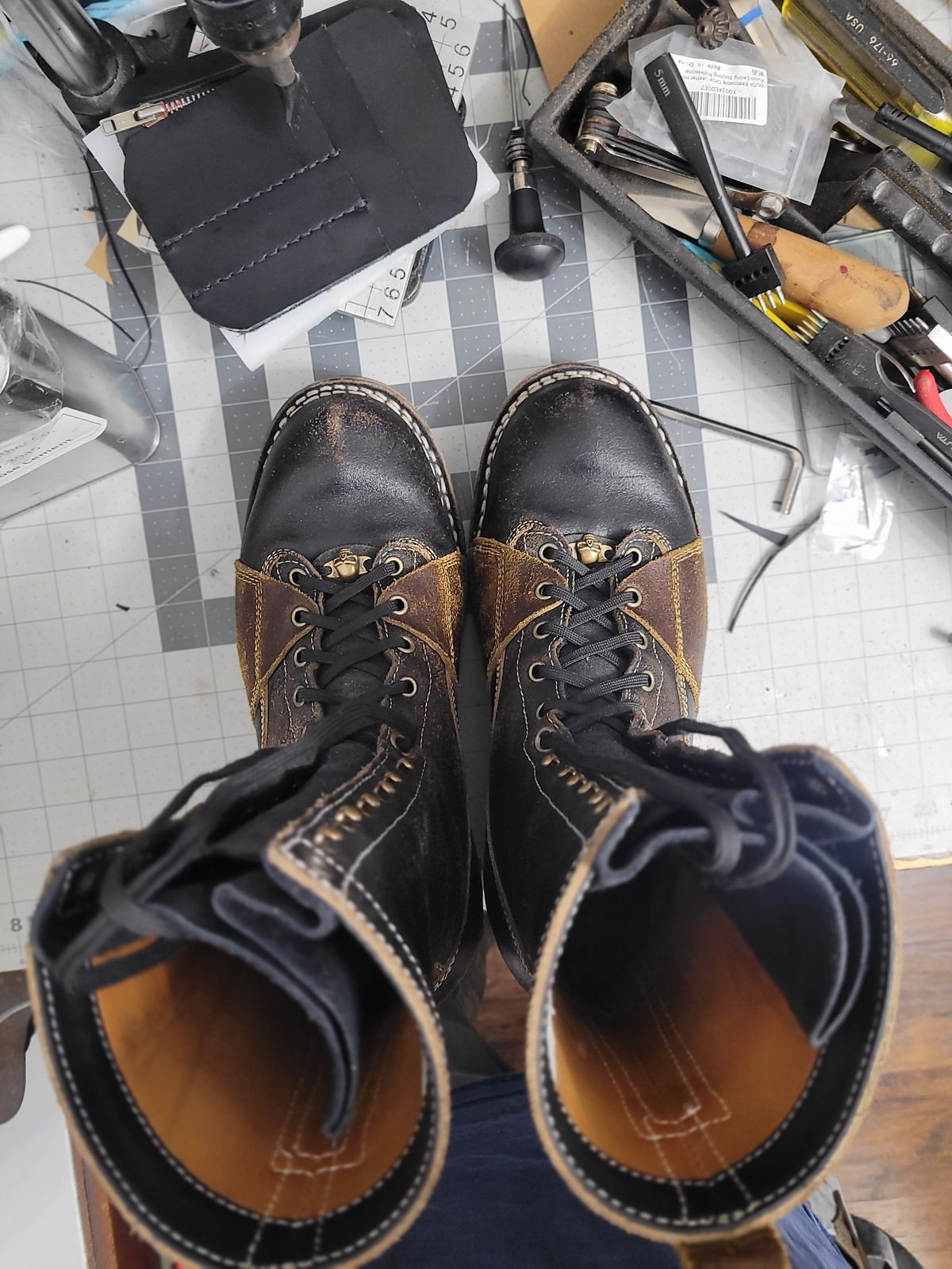 Photo by Schmittworks on January 1, 2025 of the Frank's Boots Lace-To-Toe in Horween Black Waxed Flesh & Horween Cinnamon Waxed Flesh.