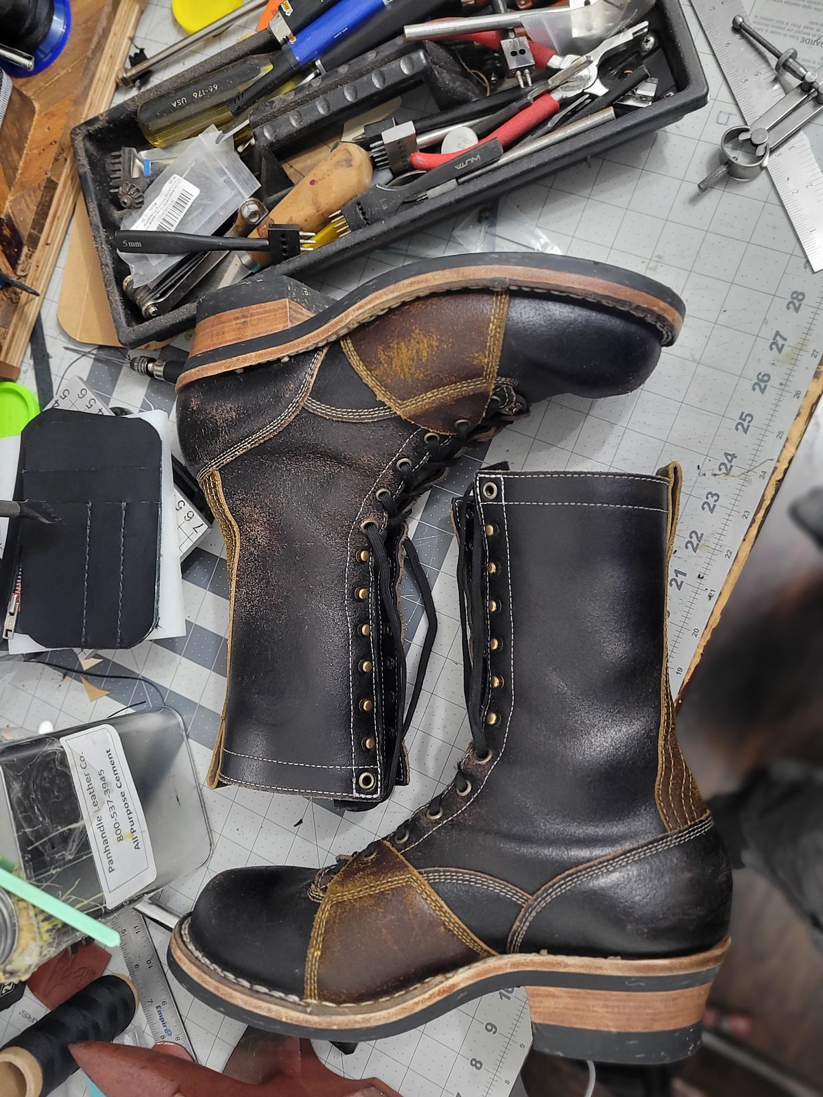 Photo by Schmittworks on January 1, 2025 of the Frank's Boots Lace-To-Toe in Horween Black Waxed Flesh & Horween Cinnamon Waxed Flesh.