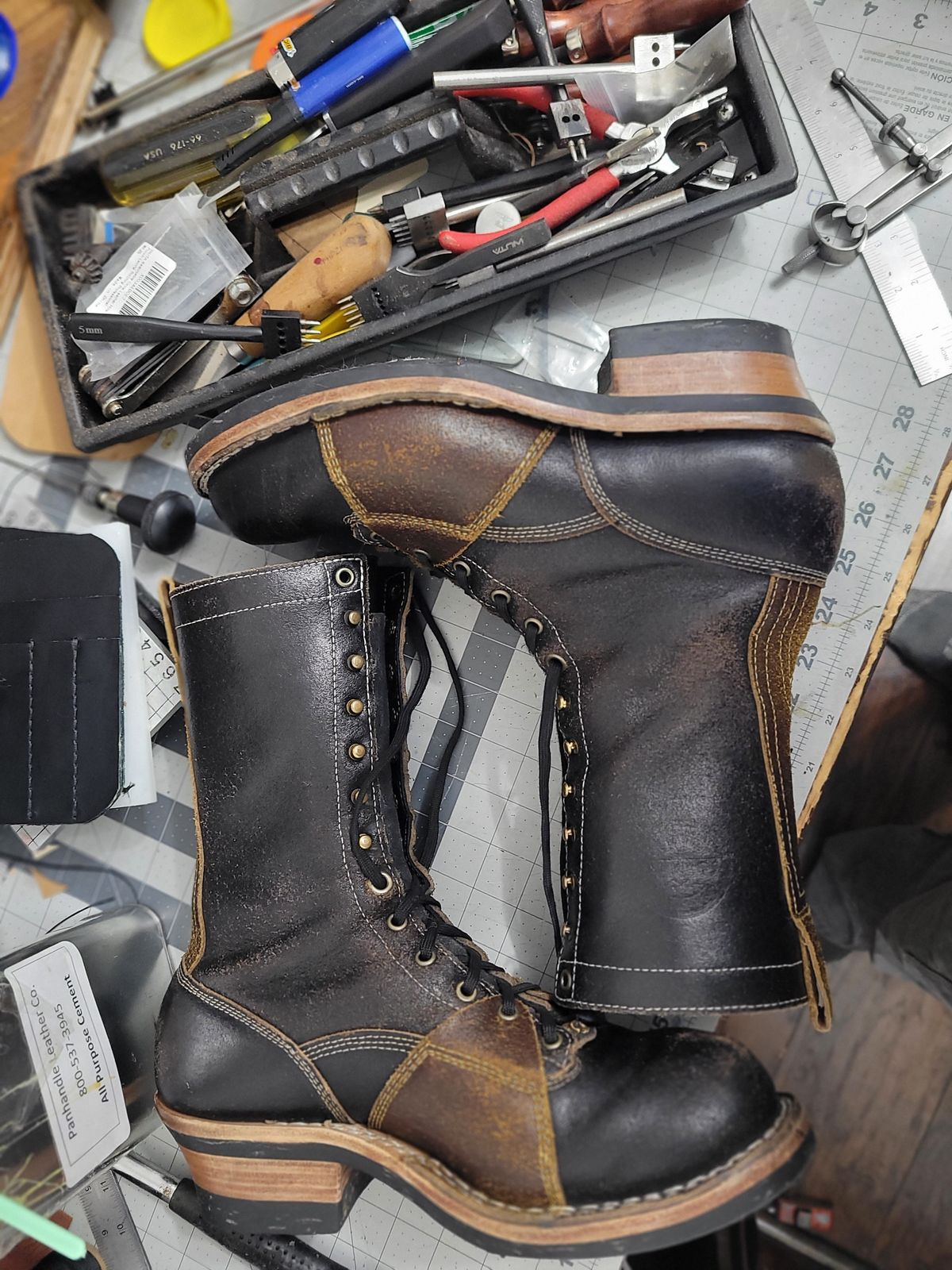 Photo by Schmittworks on January 1, 2025 of the Frank's Boots Lace-To-Toe in Horween Black Waxed Flesh & Horween Cinnamon Waxed Flesh.
