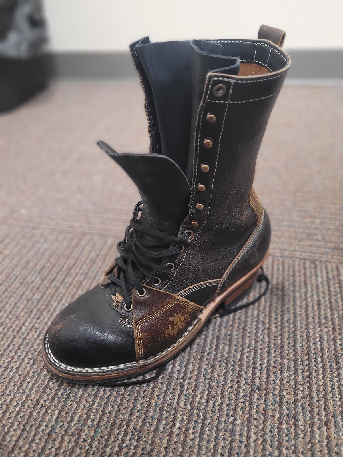 Photo by Schmittworks on January 14, 2025 of the Frank's Boots Lace-To-Toe in Horween Black Waxed Flesh & Horween Cinnamon Waxed Flesh.