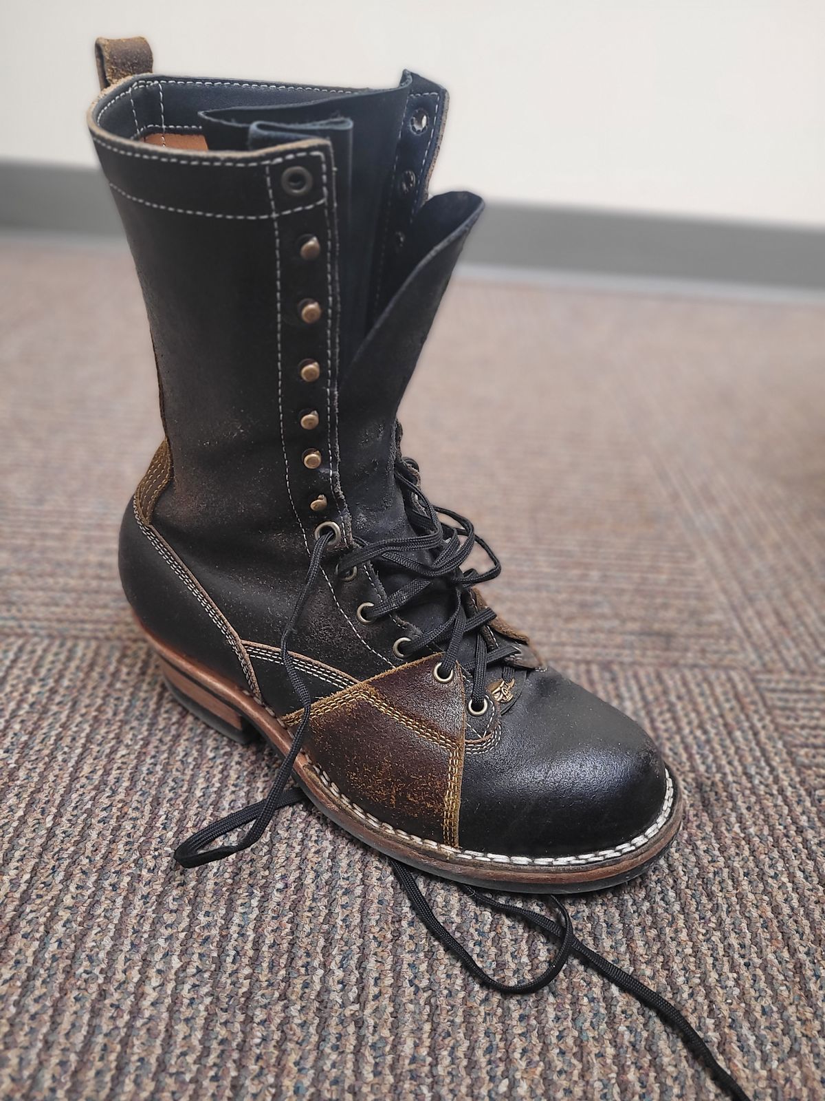 Photo by Schmittworks on January 14, 2025 of the Frank's Boots Lace-To-Toe in Horween Black Waxed Flesh & Horween Cinnamon Waxed Flesh.