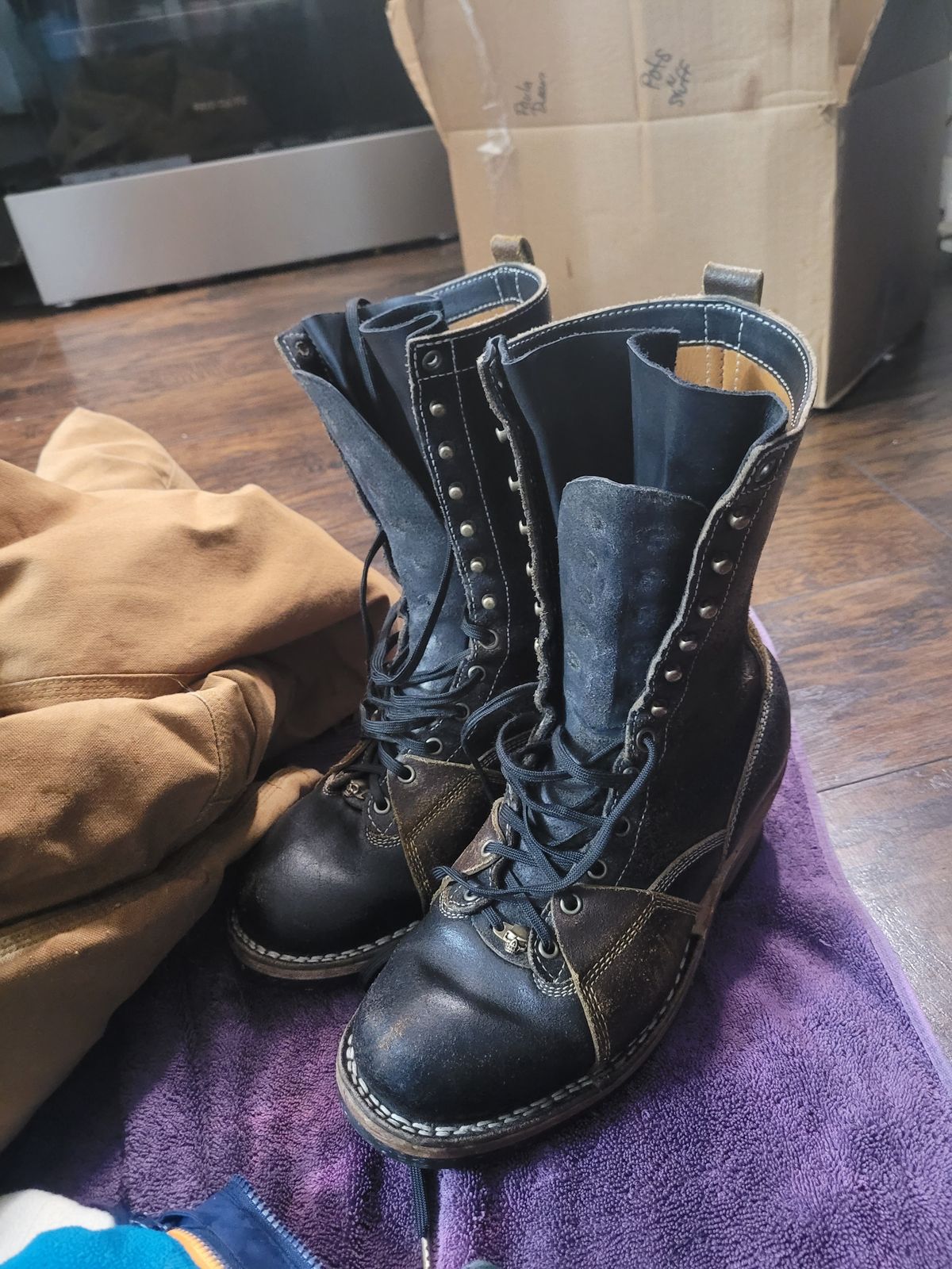 Photo by Schmittworks on January 20, 2025 of the Frank's Boots Lace-To-Toe in Horween Black Waxed Flesh & Horween Cinnamon Waxed Flesh.