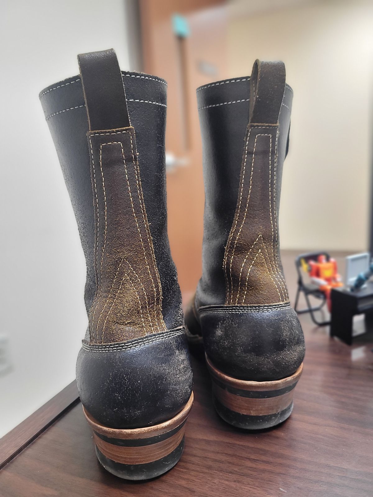 Photo by Schmittworks on February 3, 2025 of the Frank's Boots Lace-To-Toe in Horween Black Waxed Flesh & Horween Cinnamon Waxed Flesh.