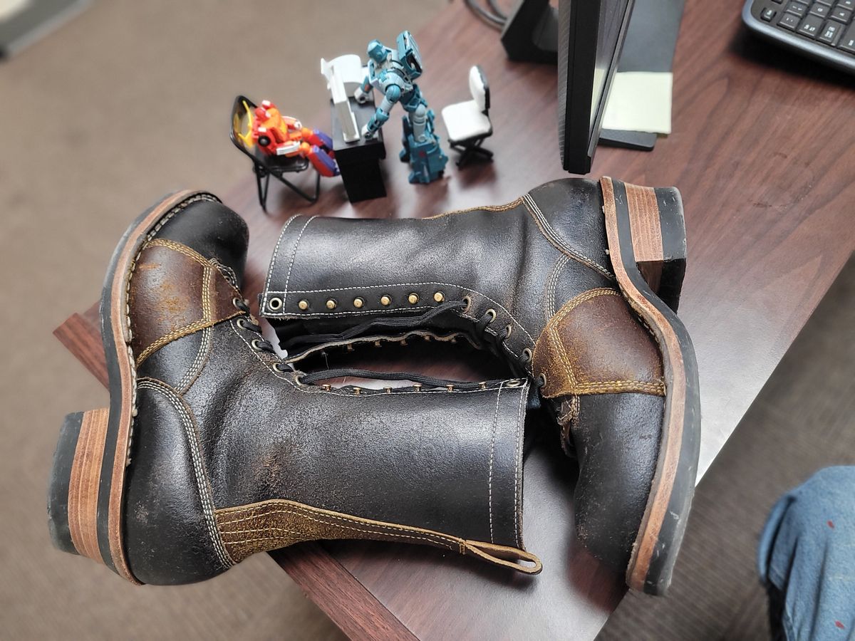 Photo by Schmittworks on February 3, 2025 of the Frank's Boots Lace-To-Toe in Horween Black Waxed Flesh & Horween Cinnamon Waxed Flesh.