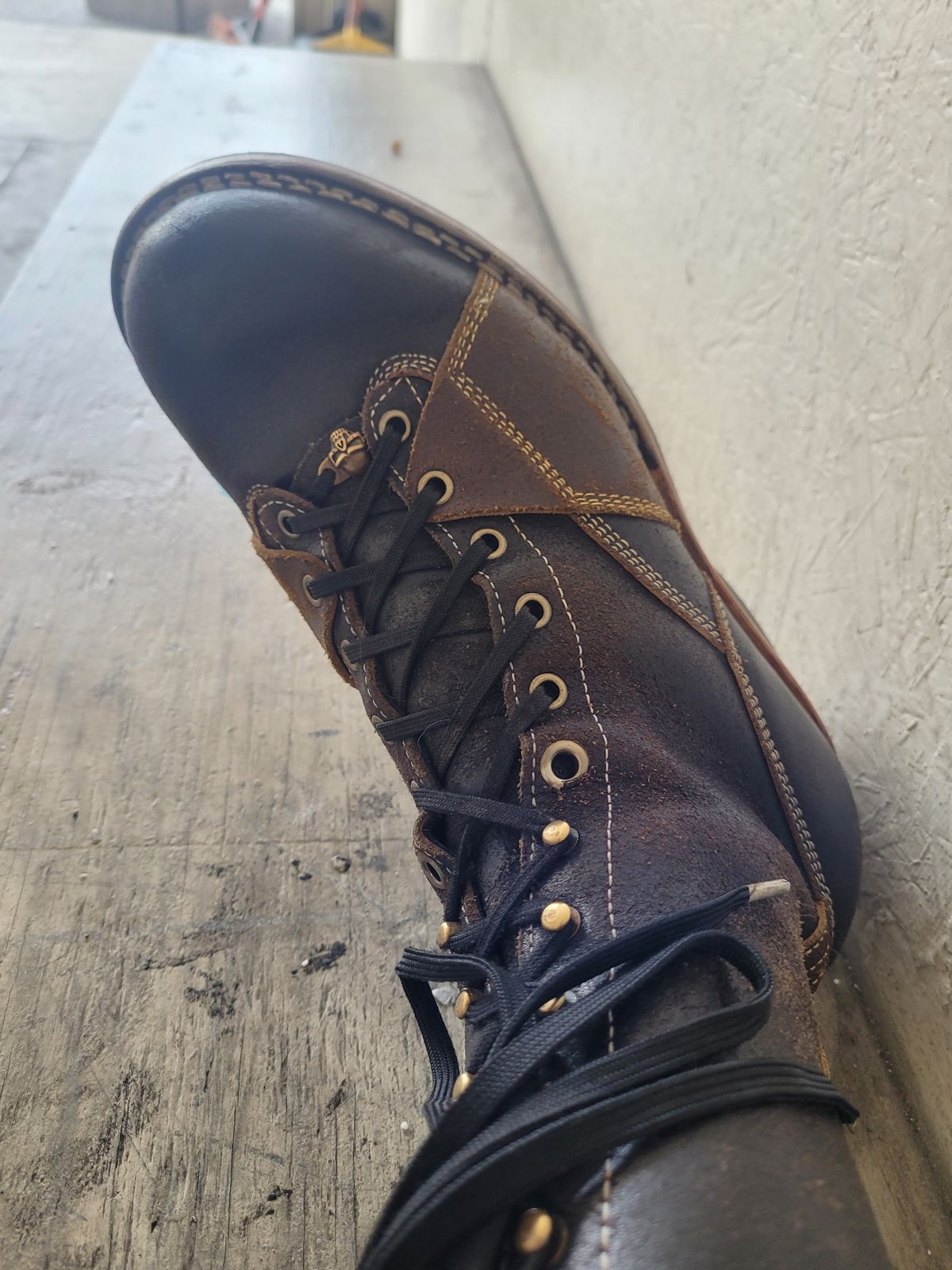 Photo by Schmittworks on March 4, 2025 of the Frank's Boots Lace-To-Toe in Horween Black Waxed Flesh & Horween Cinnamon Waxed Flesh.