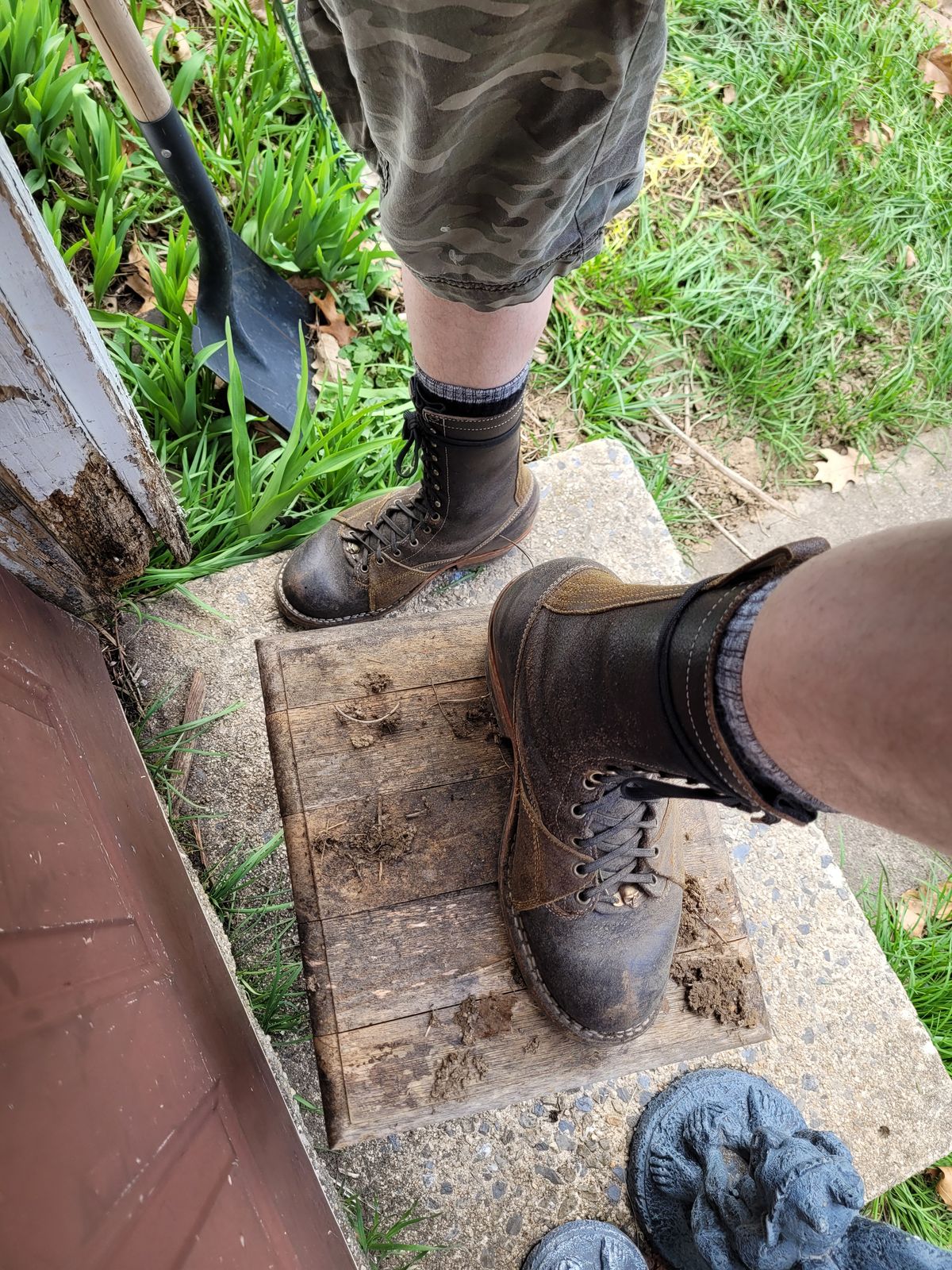 Photo by Schmittworks on March 29, 2025 of the Frank's Boots Lace-To-Toe in Horween Black Waxed Flesh & Horween Cinnamon Waxed Flesh.