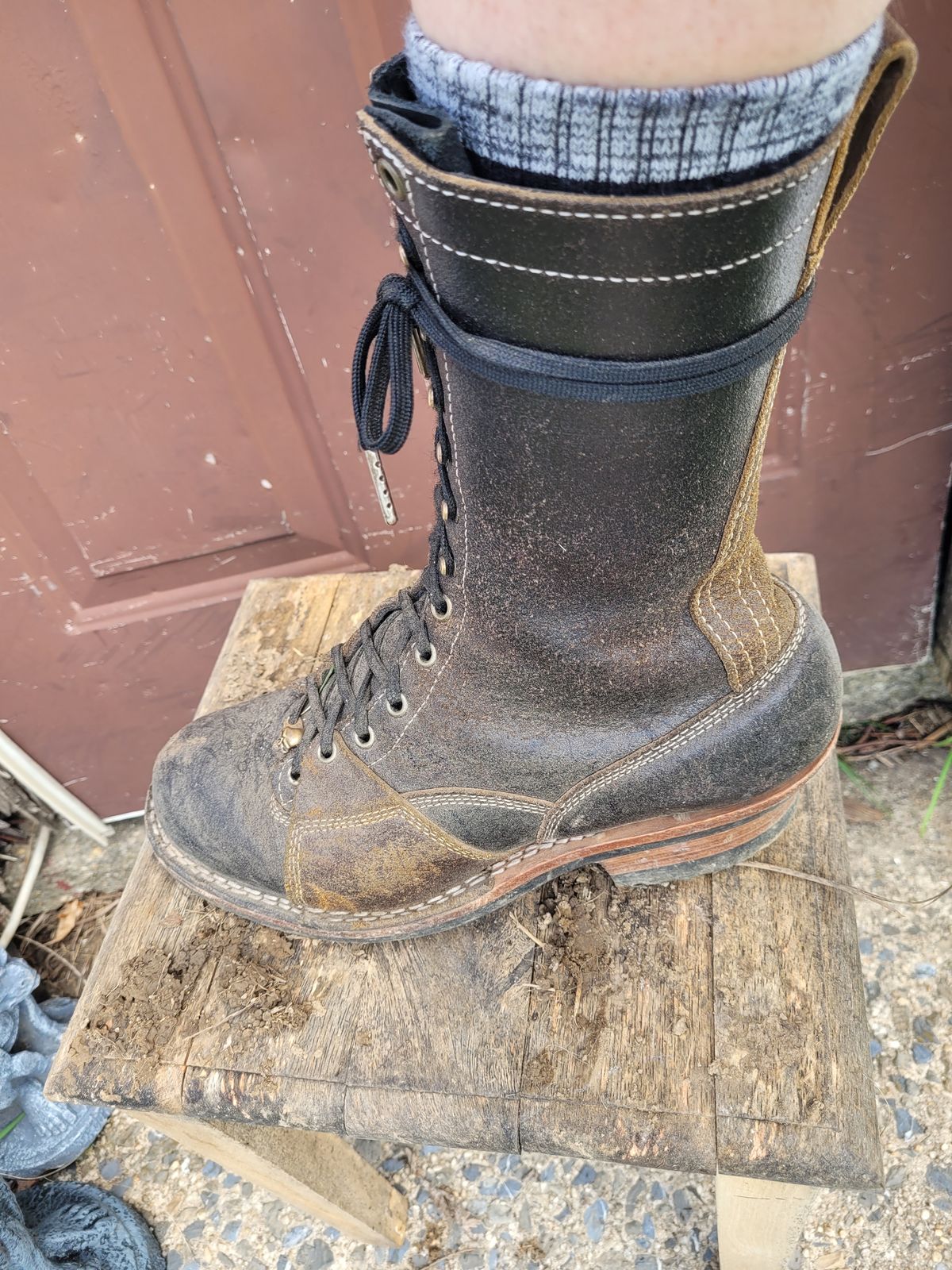 Photo by Schmittworks on March 29, 2025 of the Frank's Boots Lace-To-Toe in Horween Black Waxed Flesh & Horween Cinnamon Waxed Flesh.