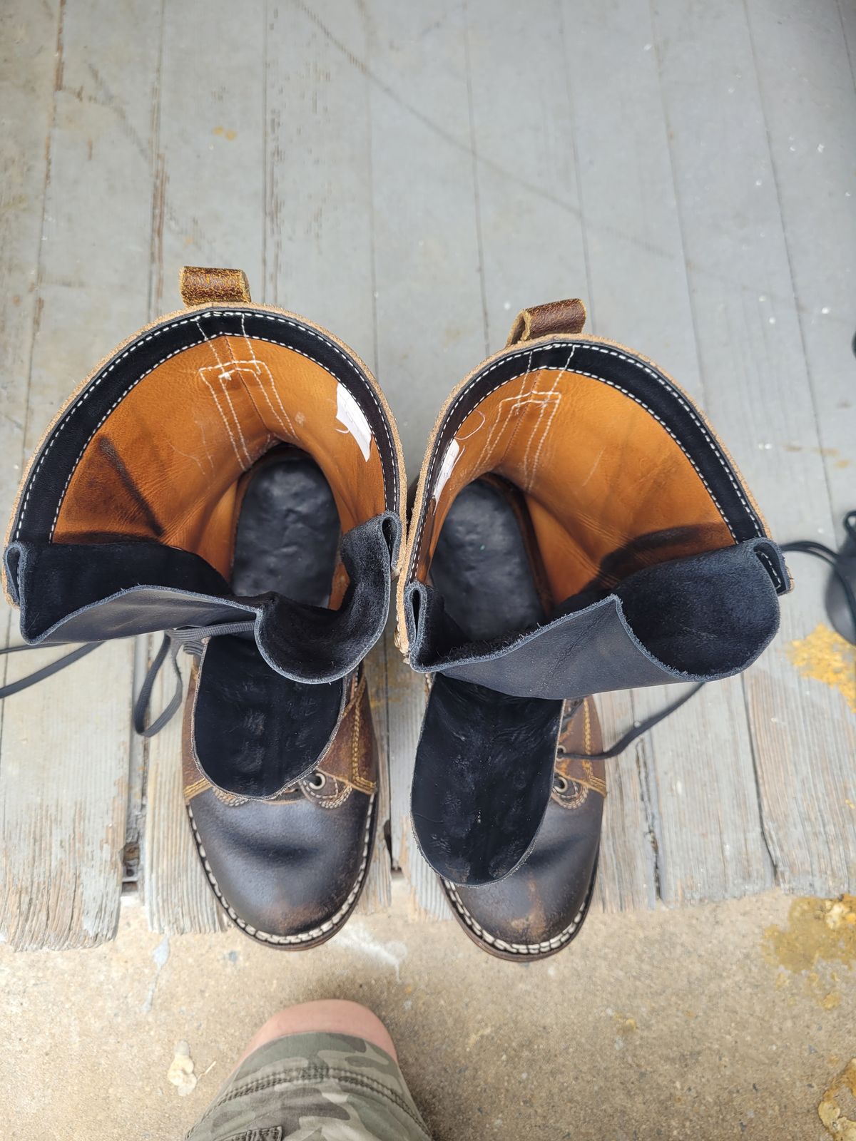 Photo by Schmittworks on March 30, 2025 of the Frank's Boots Lace-To-Toe in Horween Black Waxed Flesh & Horween Cinnamon Waxed Flesh.