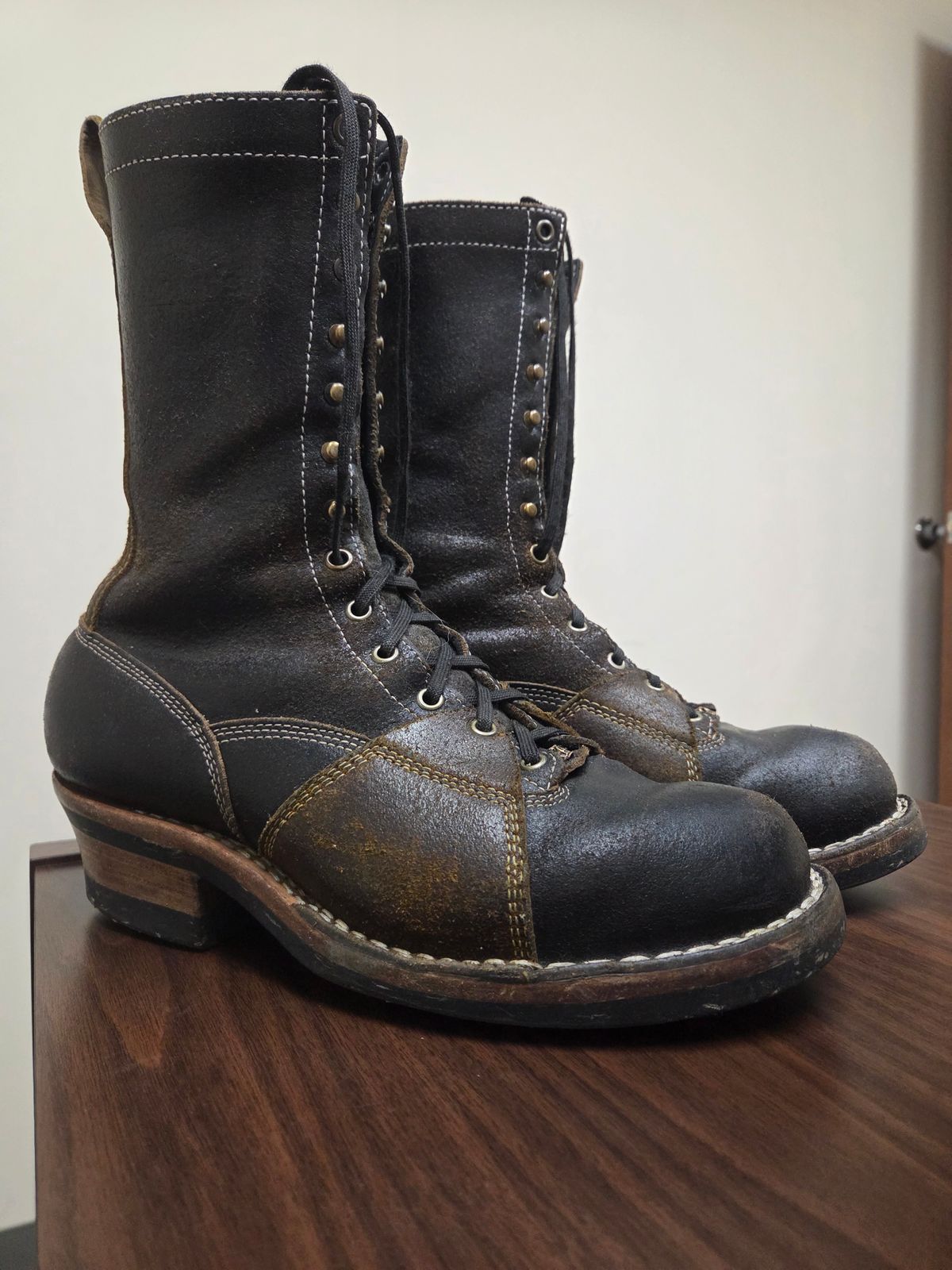 Photo by Schmittworks on July 30, 2025 of the Frank's Boots Lace-To-Toe in Horween Black Waxed Flesh & Horween Cinnamon Waxed Flesh.