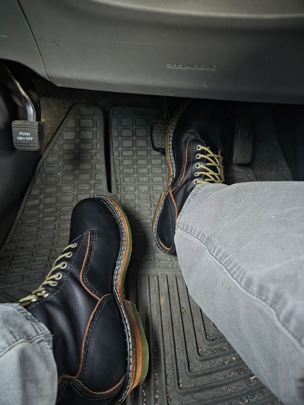 Photo by Schmittworks on October 1, 2025 of the Schmittworks Sw919 in Canyon Black By Sb Foot.