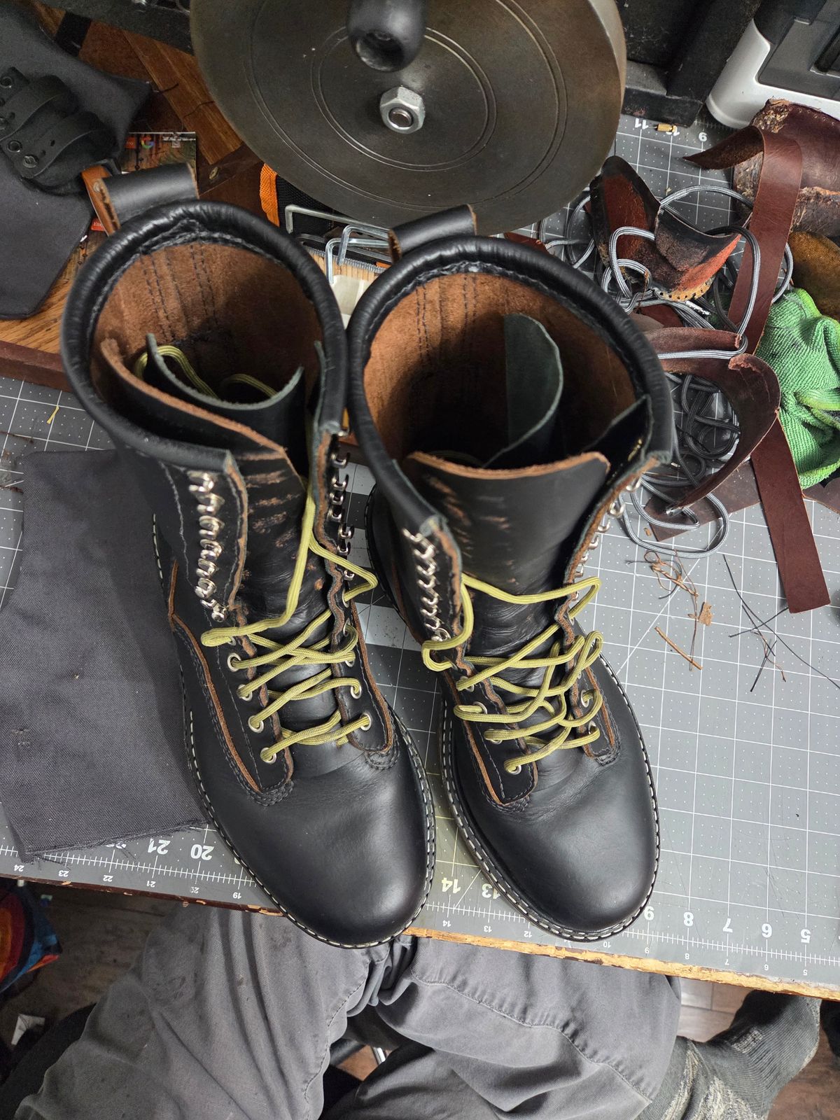 Photo by Schmittworks on October 2, 2025 of the Schmittworks Sw919 in Canyon Black By Sb Foot.