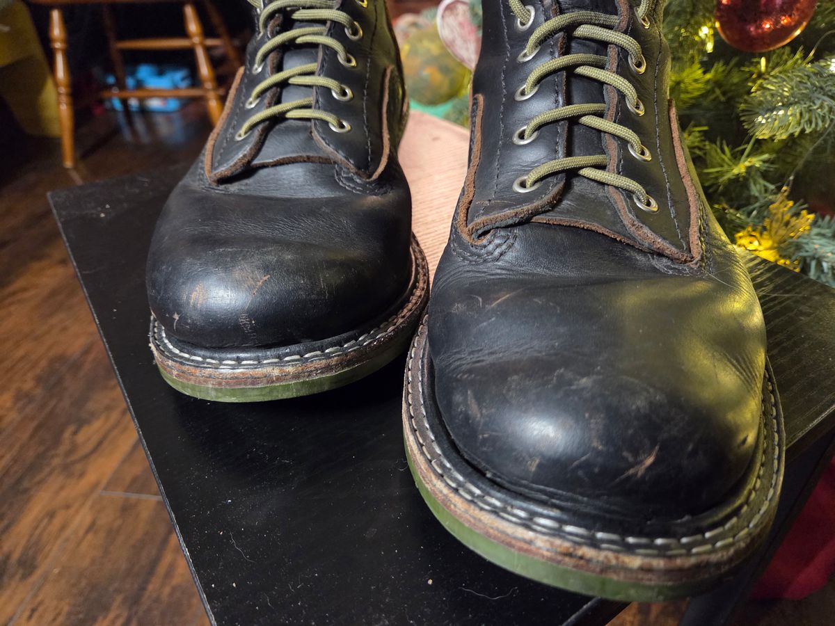 Photo by Schmittworks on December 2, 2025 of the Schmittworks Sw919 in Canyon Black By Sb Foot.