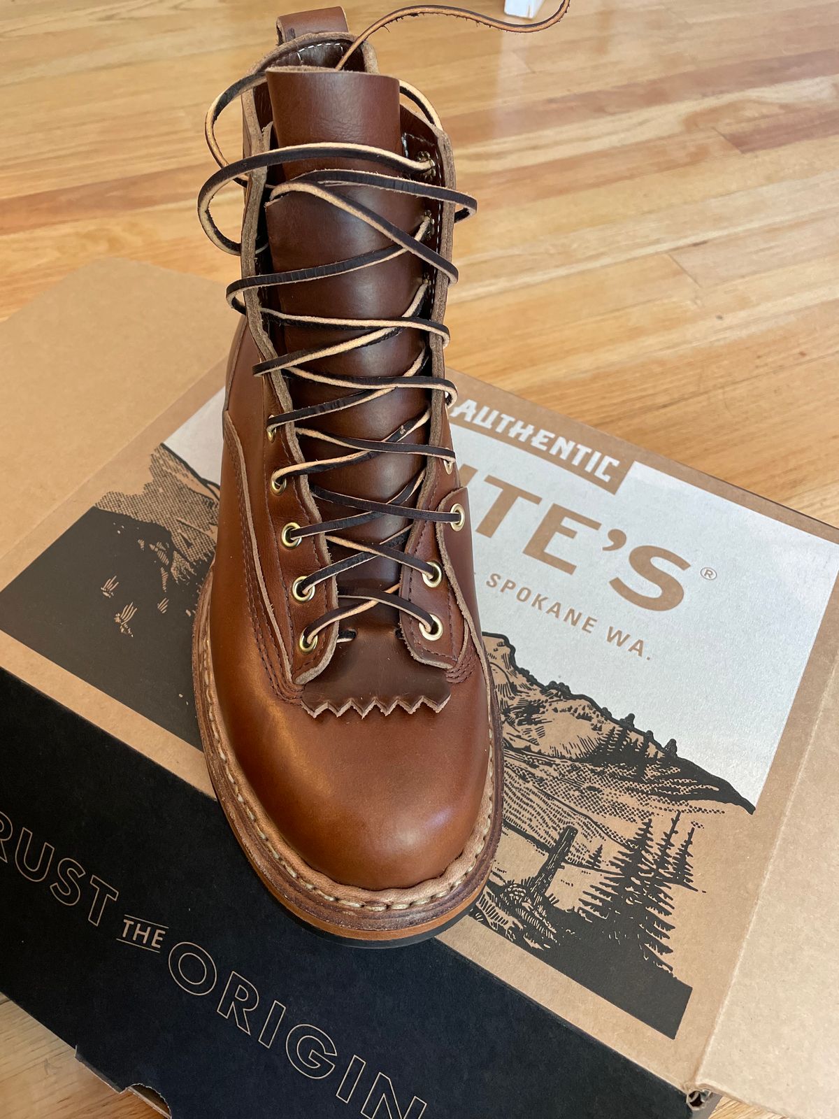 Photo by leumas on September 18, 2023 of the White's x Division Road LTT Lineman 350 in Horween British Tan Chromexcel.