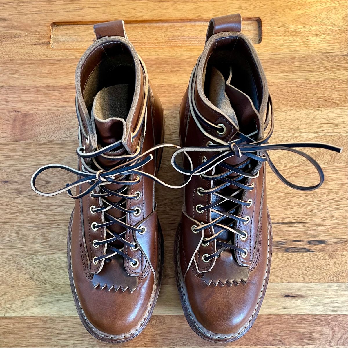 Photo by leumas on October 1, 2023 of the White's x Division Road LTT Lineman 350 in Horween British Tan Chromexcel.