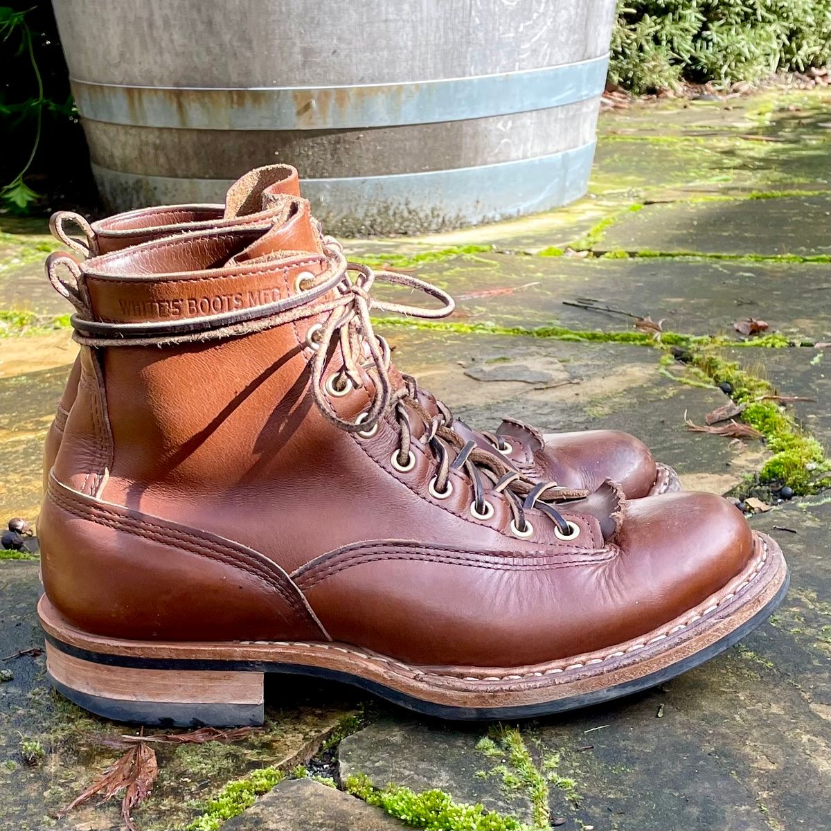 Photo by leumas on February 5, 2024 of the White's x Division Road LTT Lineman 350 in Horween British Tan Chromexcel.