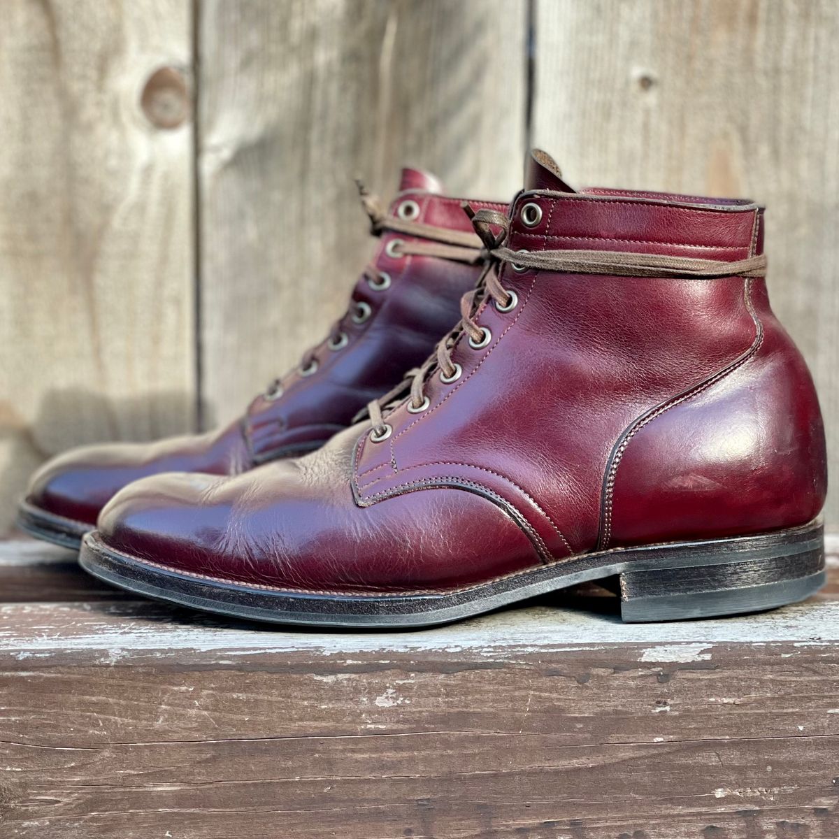 Photo by leumas on November 4, 2022 of the Viberg Service Boot in Horween Color 8 Chromexcel.