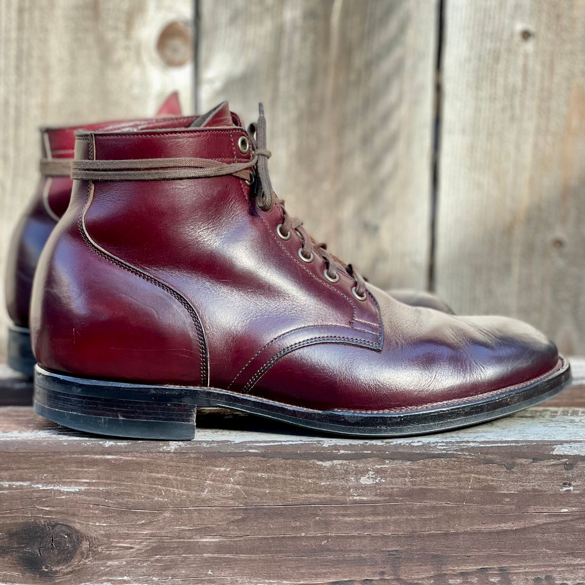 Photo by leumas on November 4, 2022 of the Viberg Service Boot in Horween Color 8 Chromexcel.