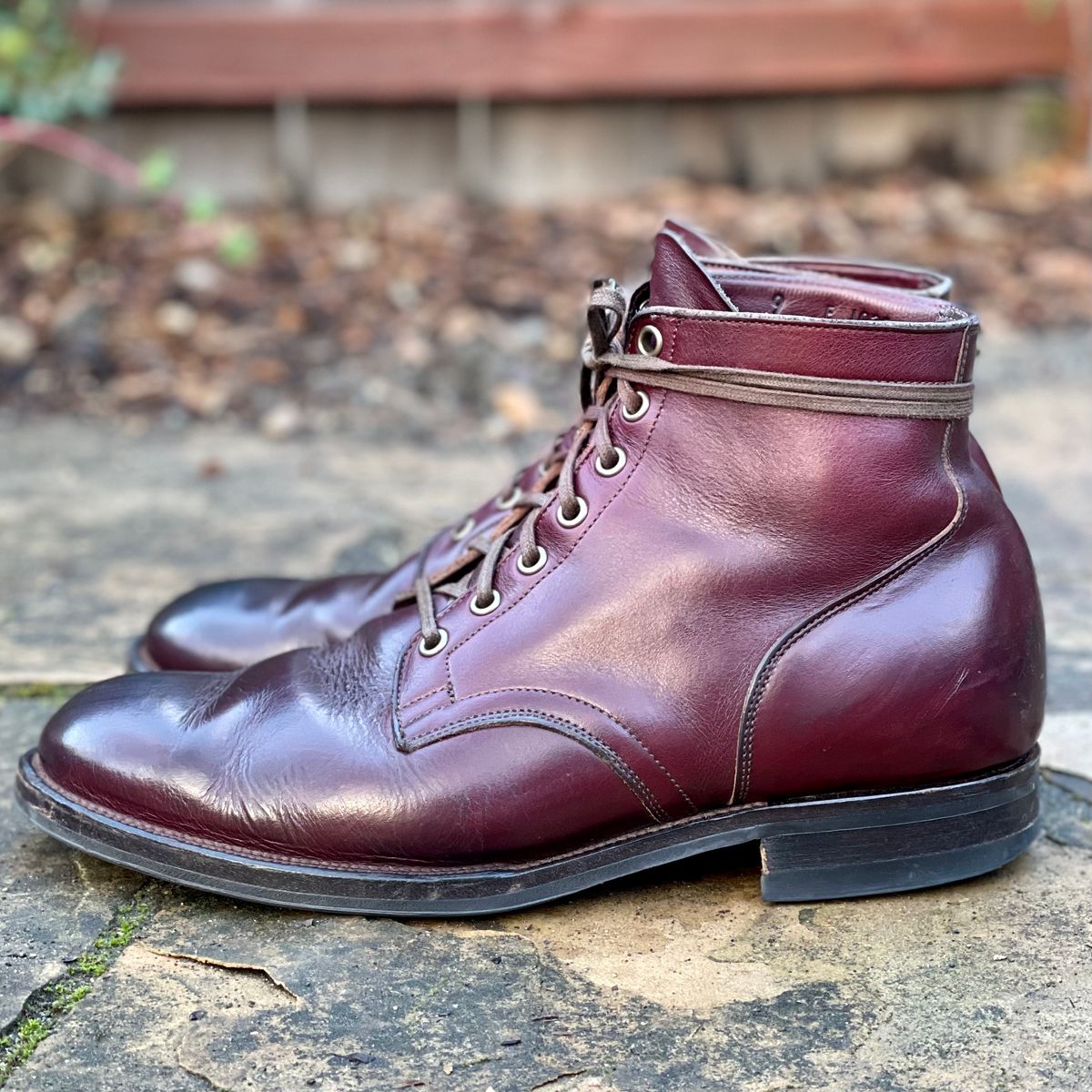 Photo by leumas on December 4, 2022 of the Viberg Service Boot in Horween Color 8 Chromexcel.