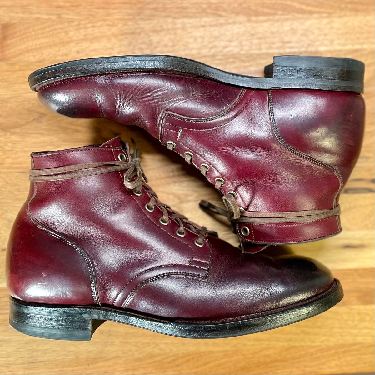 Photo by leumas on January 3, 2023 of the Viberg Service Boot in Horween Color 8 Chromexcel.