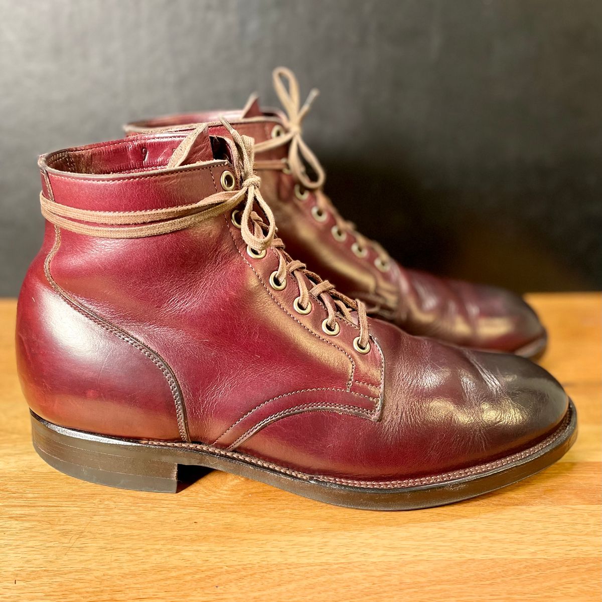 Photo by leumas on January 3, 2023 of the Viberg Service Boot in Horween Color 8 Chromexcel.