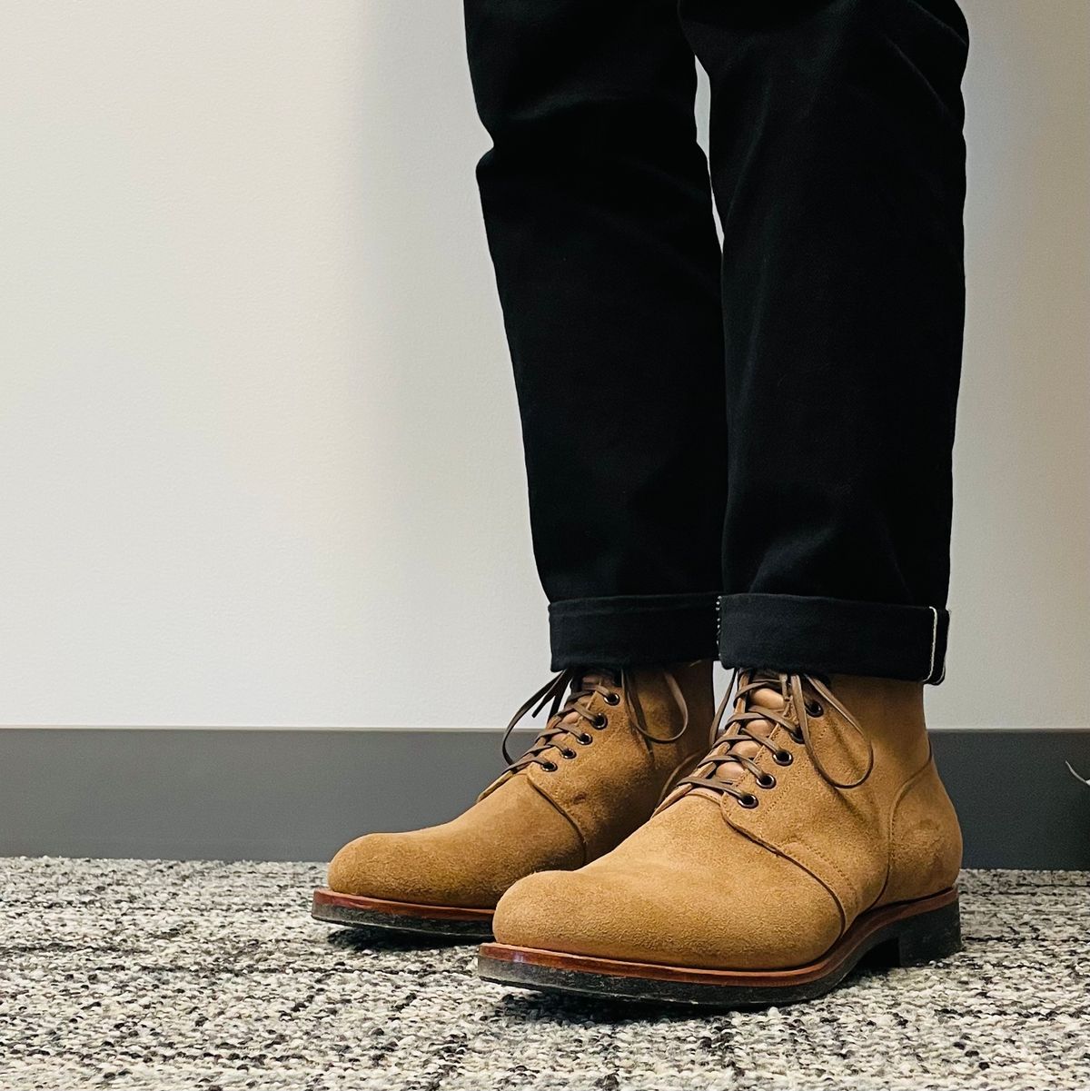 Photo by leumas on March 1, 2023 of the Viberg x Himel Ammunition Boot in Horween Marine Field Roughout.