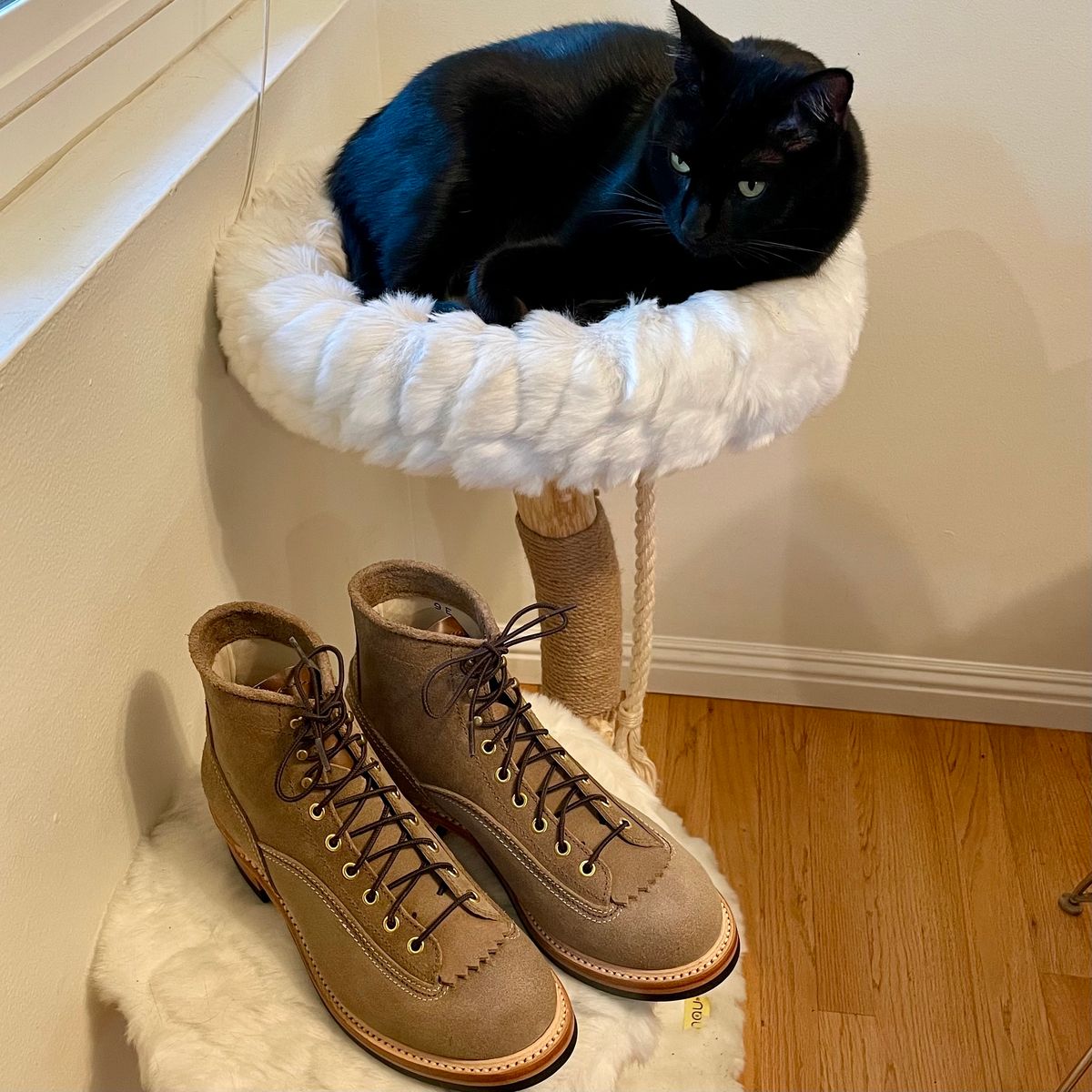 Photo by leumas on November 8, 2023 of the John Lofgren Donkey Puncher Boots in Horween Natural Chromexcel Roughout.