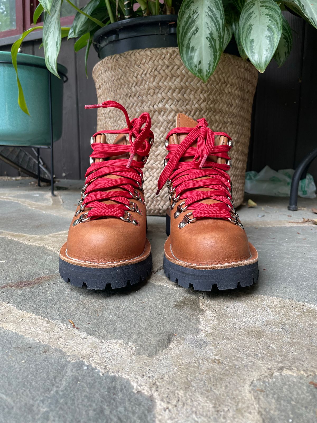 Photo by sarquat on October 1, 2022 of the Danner Mountain Light in Cascade Clovis Full Grain.