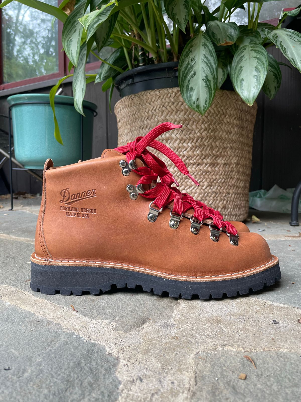 Photo by sarquat on October 1, 2022 of the Danner Mountain Light in Cascade Clovis Full Grain.