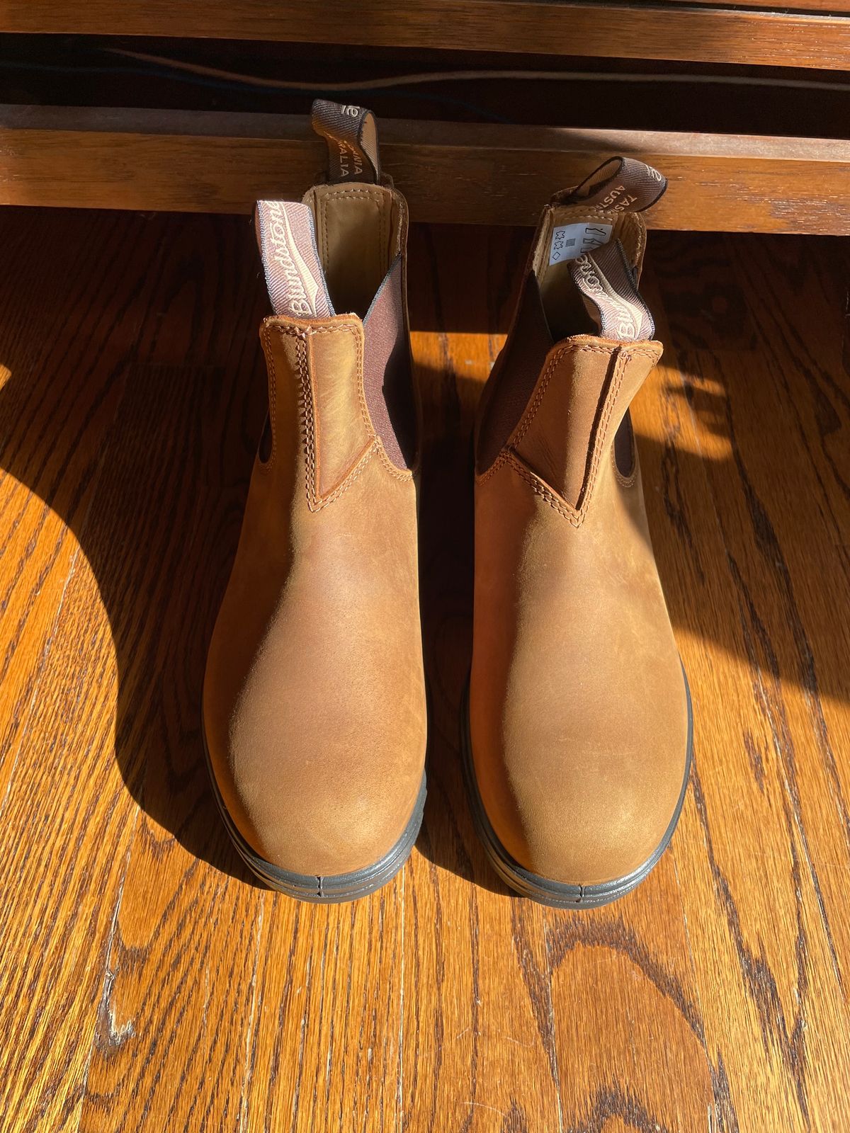 Photo by sarquat on October 1, 2023 of the Blundstone Classic in Saddle Brown Crazy Horse.