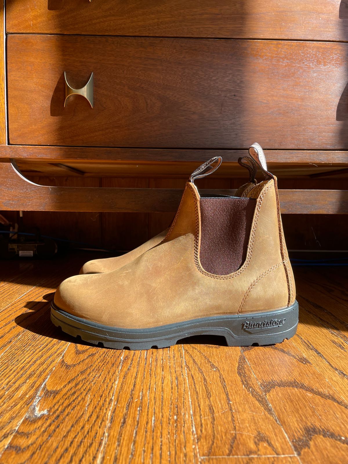 Photo by sarquat on October 1, 2023 of the Blundstone Classic in Saddle Brown Crazy Horse.