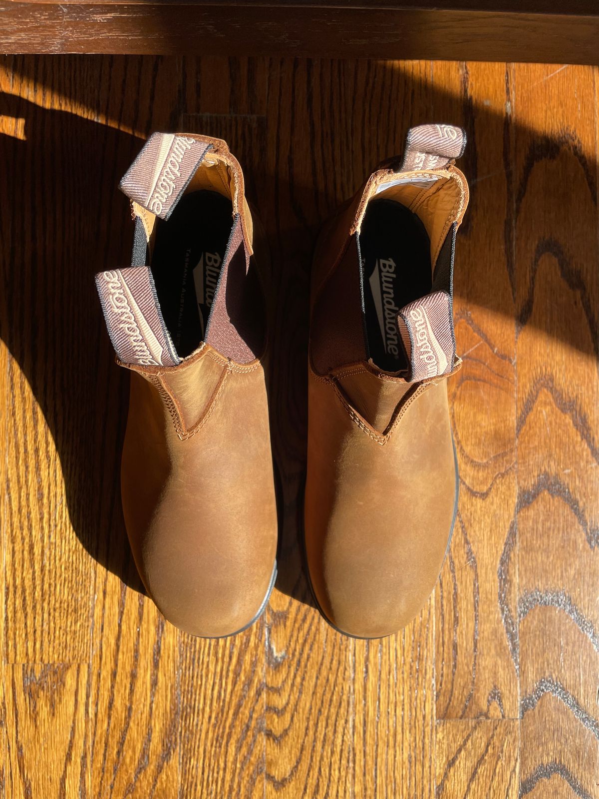 Photo by sarquat on October 1, 2023 of the Blundstone Classic in Saddle Brown Crazy Horse.