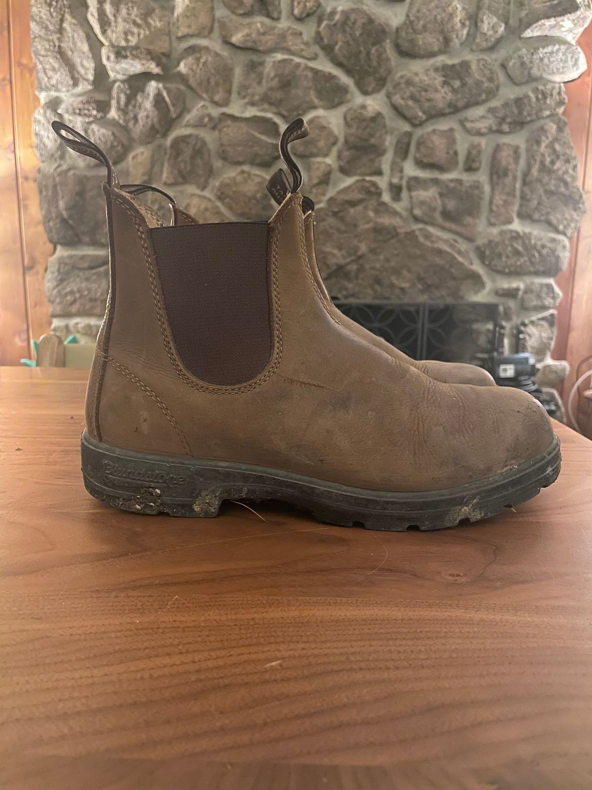 Photo by sarquat on November 9, 2023 of the Blundstone Classic in Saddle Brown Crazy Horse.