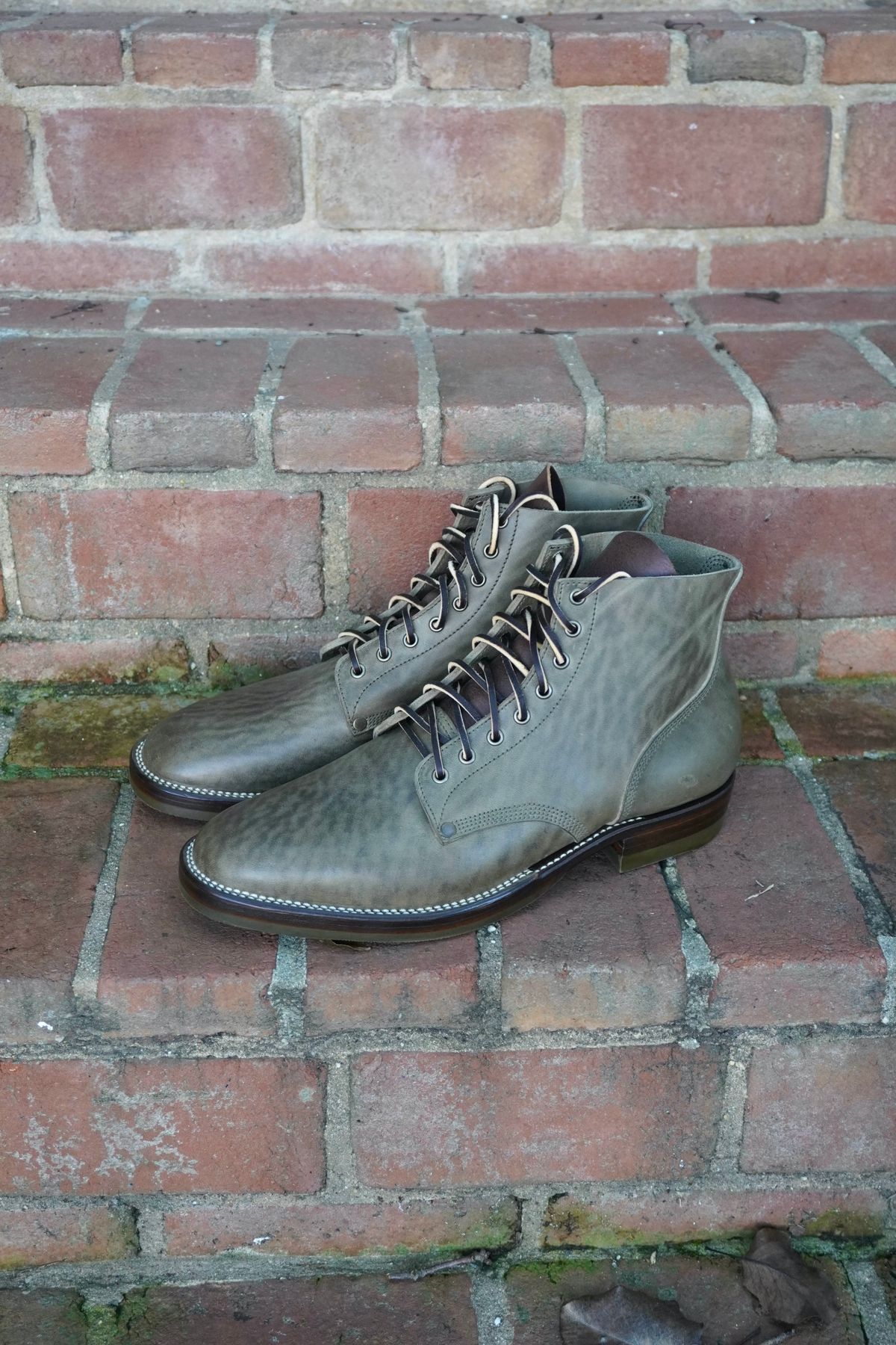 Photo by drew_altizer on October 2, 2023 of the NF Bootmaker Milton Boot in Maryam Waxy Salvia Horsebutt.