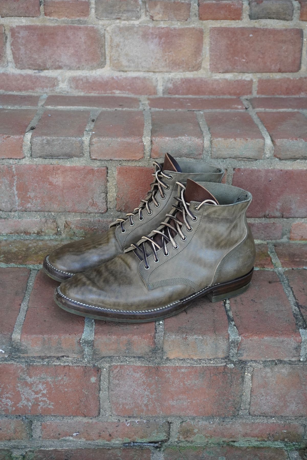 Photo by drew_altizer on November 3, 2023 of the NF Bootmaker Milton Boot in Maryam Waxy Salvia Horsebutt.