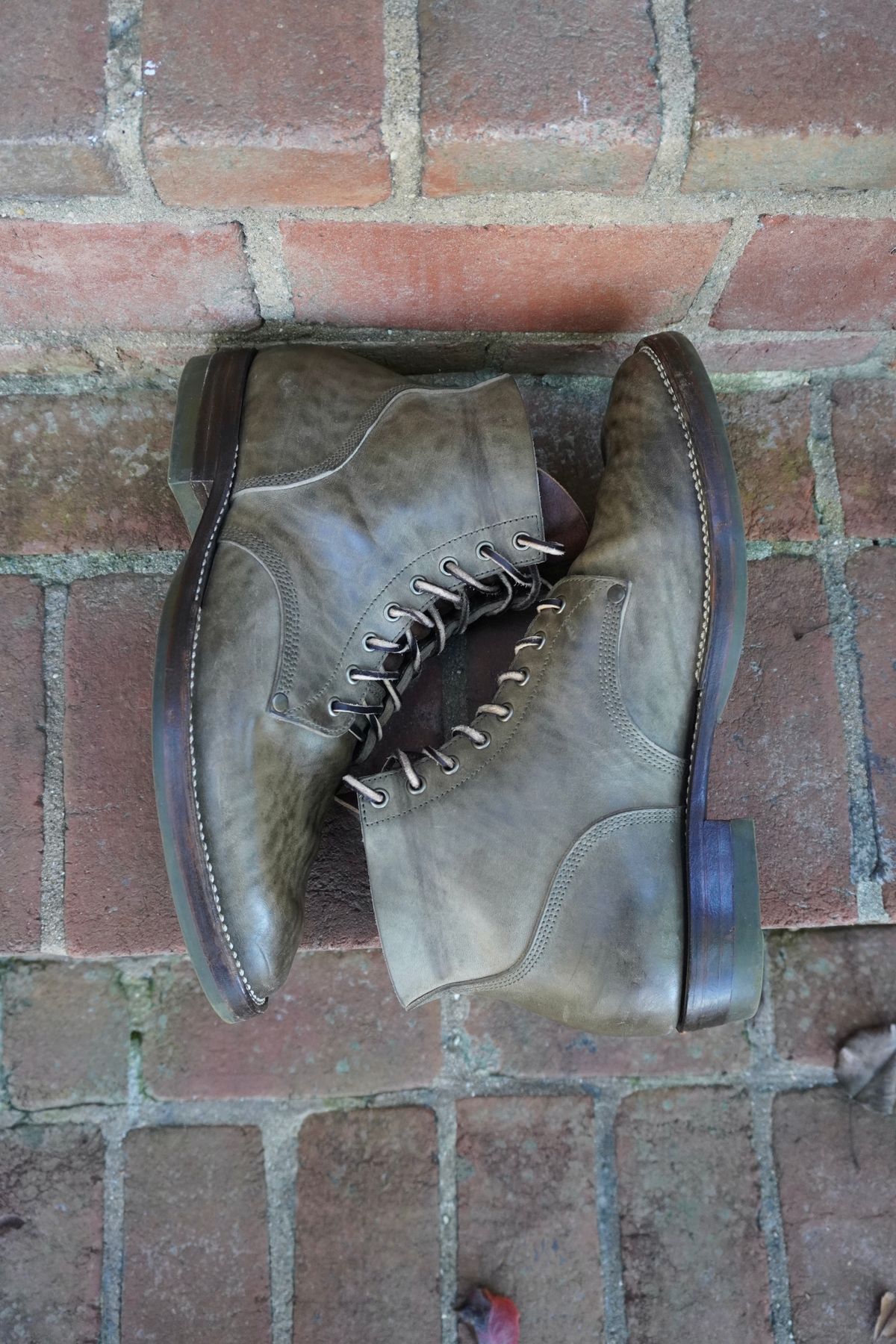 Photo by drew_altizer on November 3, 2023 of the NF Bootmaker Milton Boot in Maryam Waxy Salvia Horsebutt.