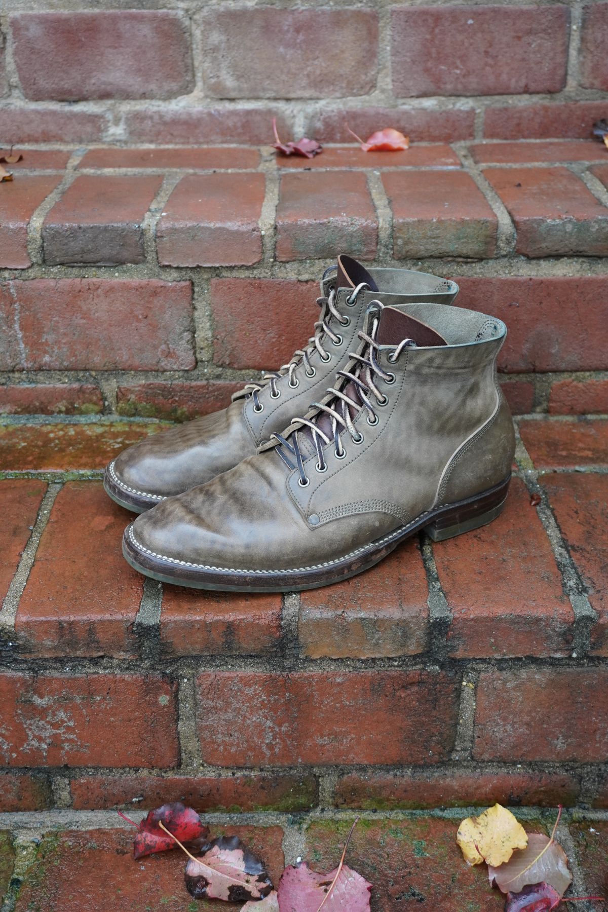 Photo by drew_altizer on December 3, 2023 of the NF Bootmaker Milton Boot in Maryam Waxy Salvia Horsebutt.