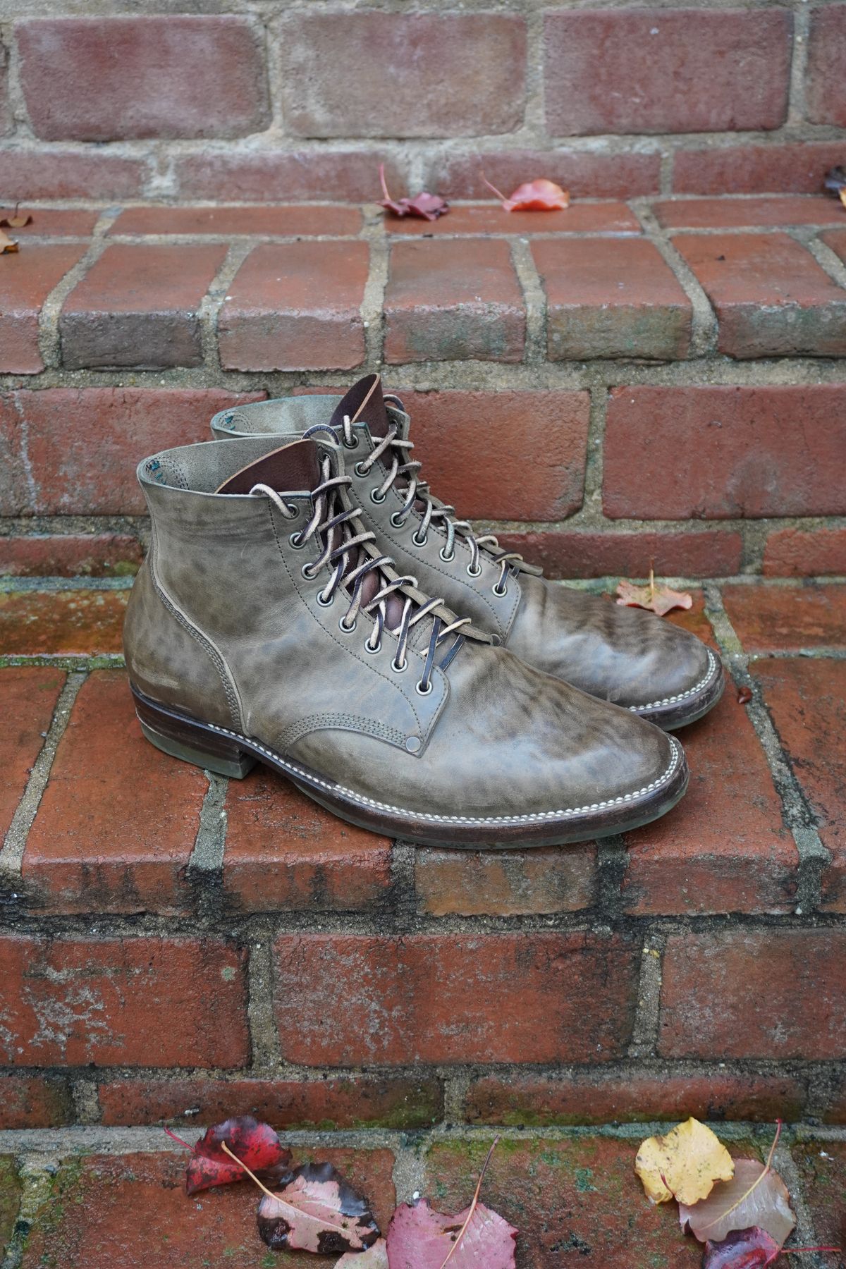 Photo by drew_altizer on December 3, 2023 of the NF Bootmaker Milton Boot in Maryam Waxy Salvia Horsebutt.