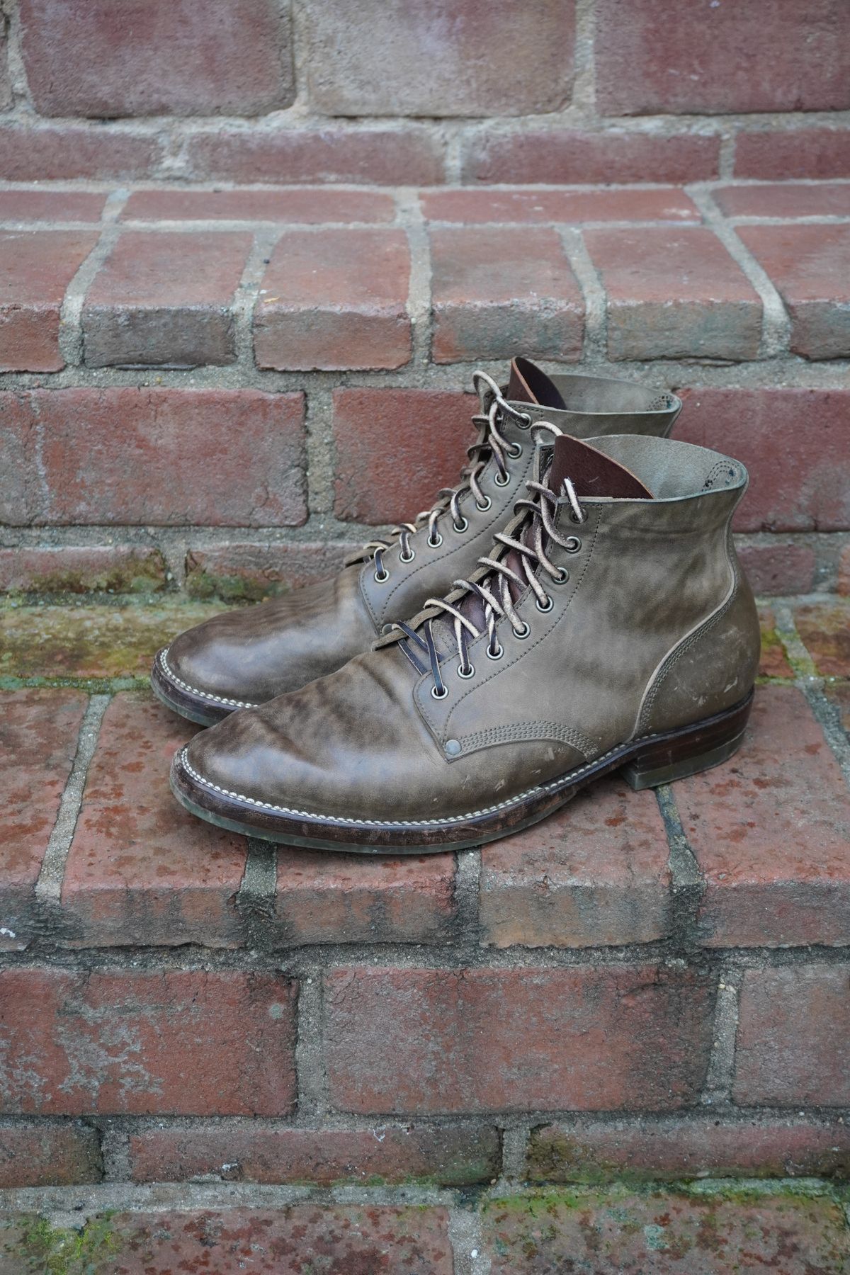 Photo by drew_altizer on January 1, 2024 of the NF Bootmaker Milton Boot in Maryam Waxy Salvia Horsebutt.