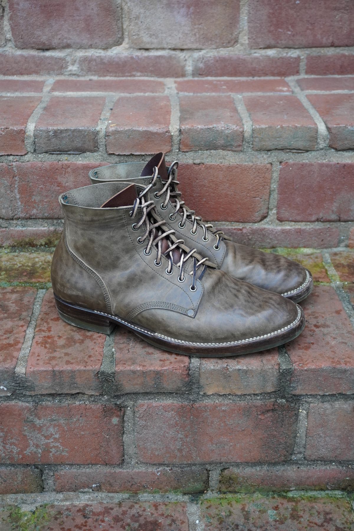 Photo by drew_altizer on January 1, 2024 of the NF Bootmaker Milton Boot in Maryam Waxy Salvia Horsebutt.