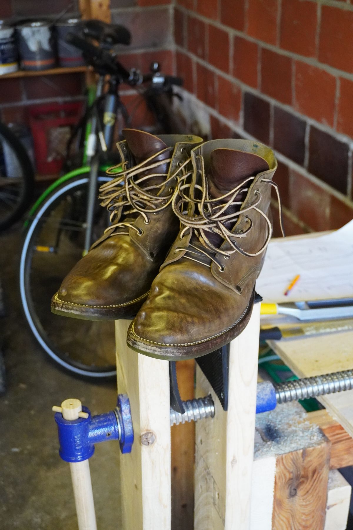 Photo by drew_altizer on February 1, 2024 of the NF Bootmaker Milton Boot in Maryam Waxy Salvia Horsebutt.