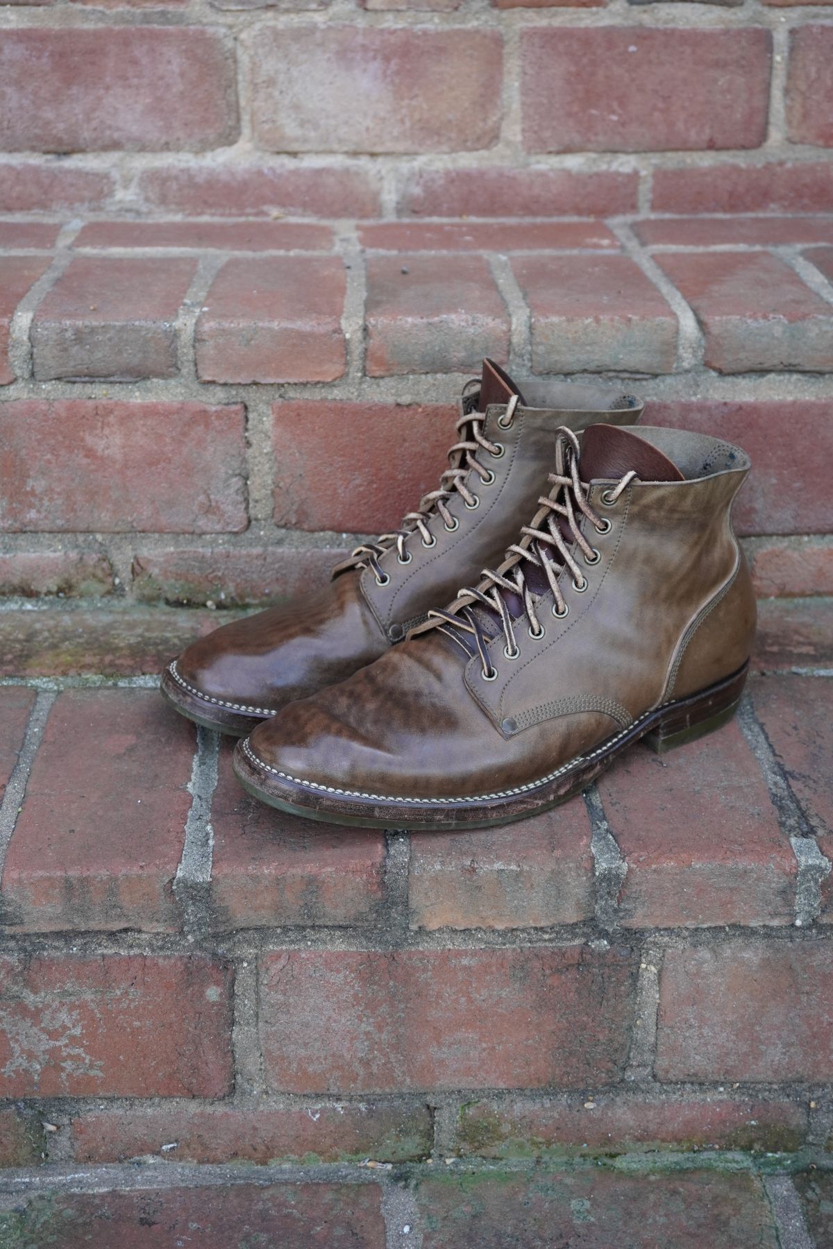 Photo by drew_altizer on March 1, 2024 of the NF Bootmaker Milton Boot in Maryam Waxy Salvia Horsebutt.