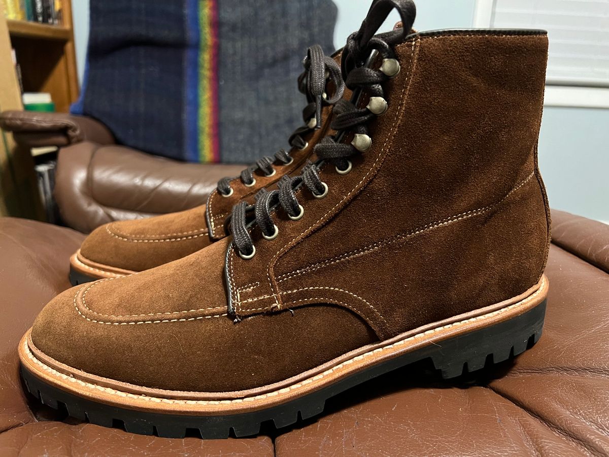 Photo by burrinboots on November 1, 2023 of the Allen Edmonds Freeport in Snuff Brown Suede.