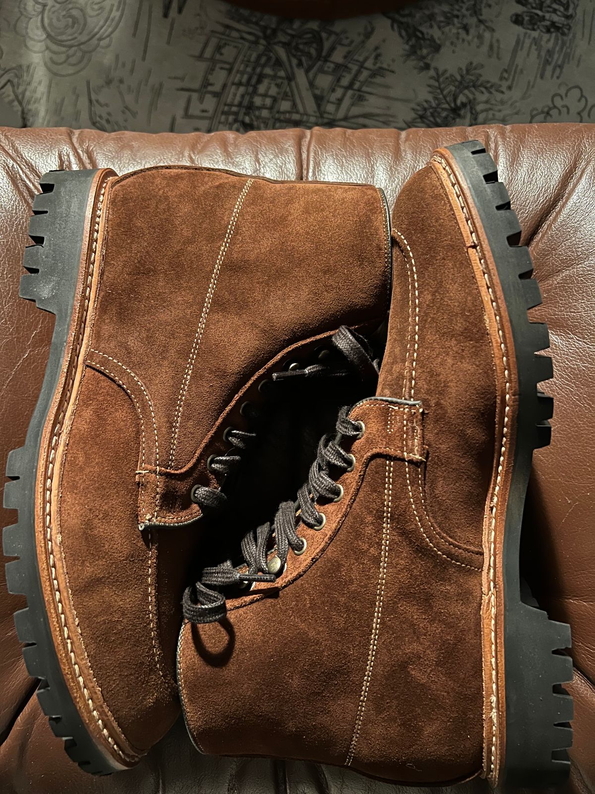 Photo by burrinboots on November 1, 2023 of the Allen Edmonds Freeport in Snuff Brown Suede.