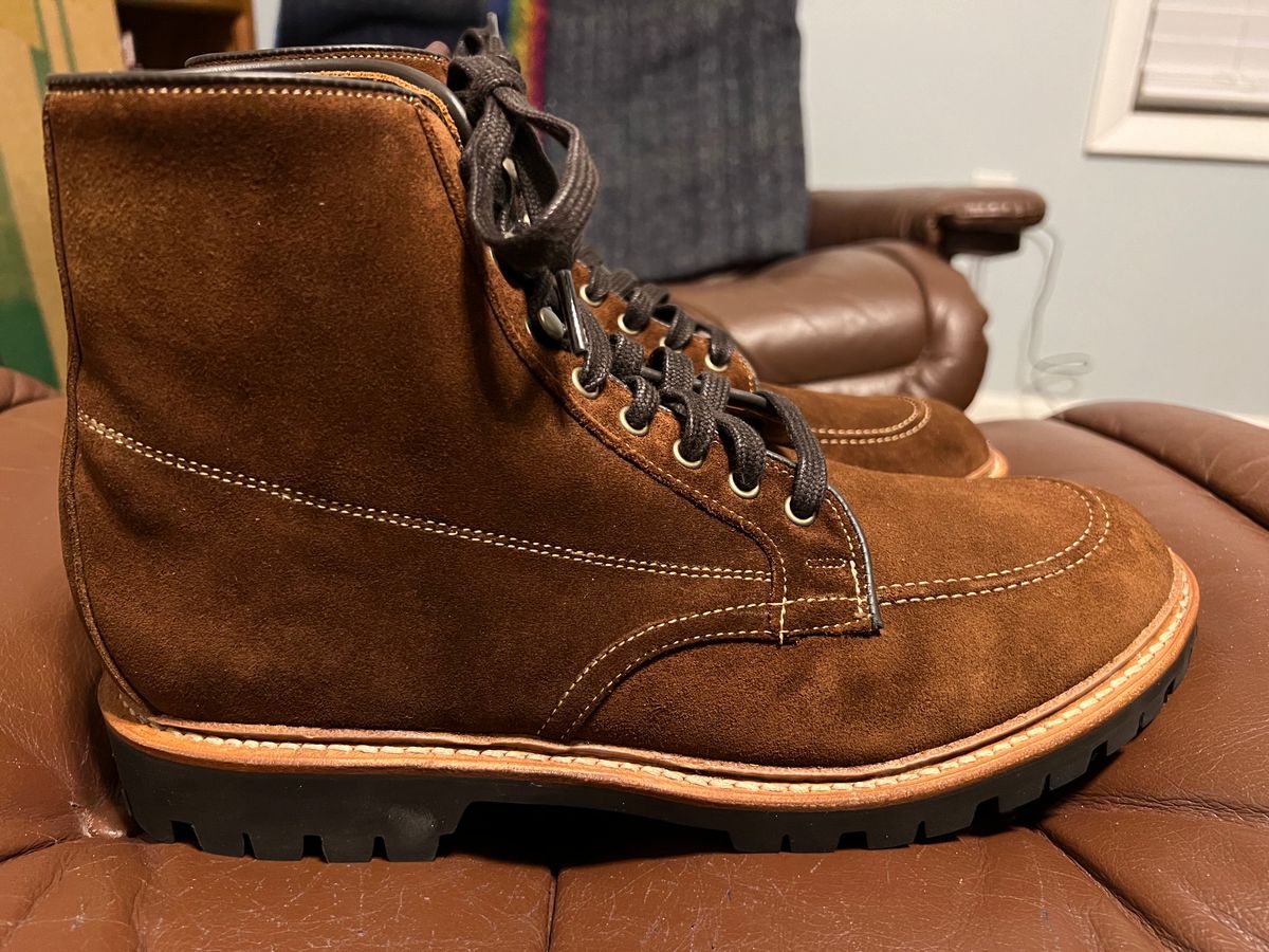 Photo by burrinboots on November 1, 2023 of the Allen Edmonds Freeport in Snuff Brown Suede.