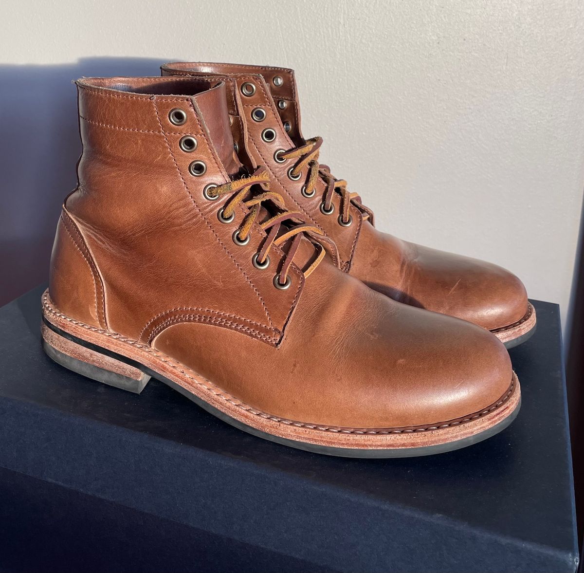Photo by SharkBaitHooHaHA on November 5, 2023 of the Oak Street Bootmakers Trench Boot in Horween Natural Chromexcel.
