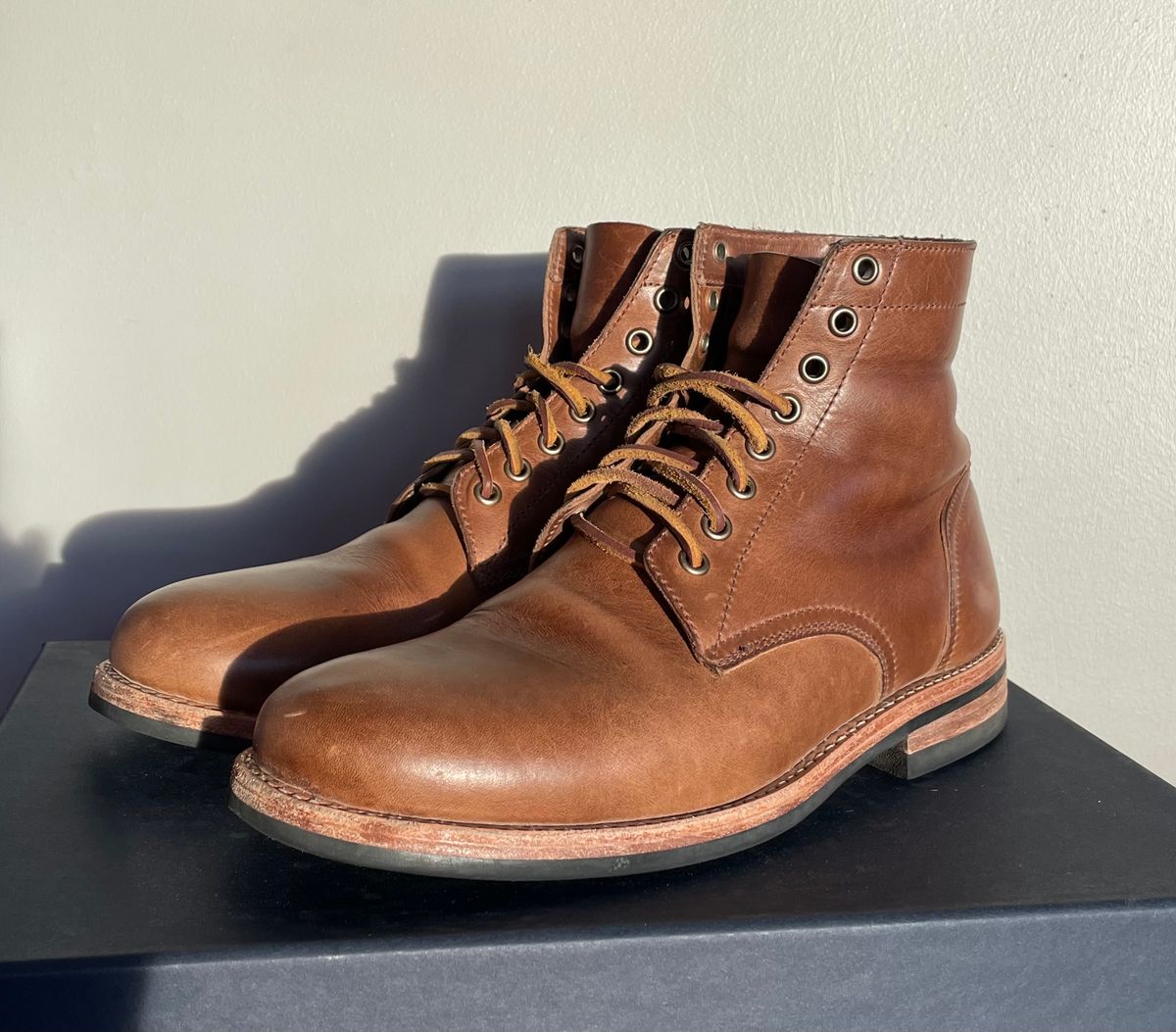 Photo by SharkBaitHooHaHA on November 5, 2023 of the Oak Street Bootmakers Trench Boot in Horween Natural Chromexcel.