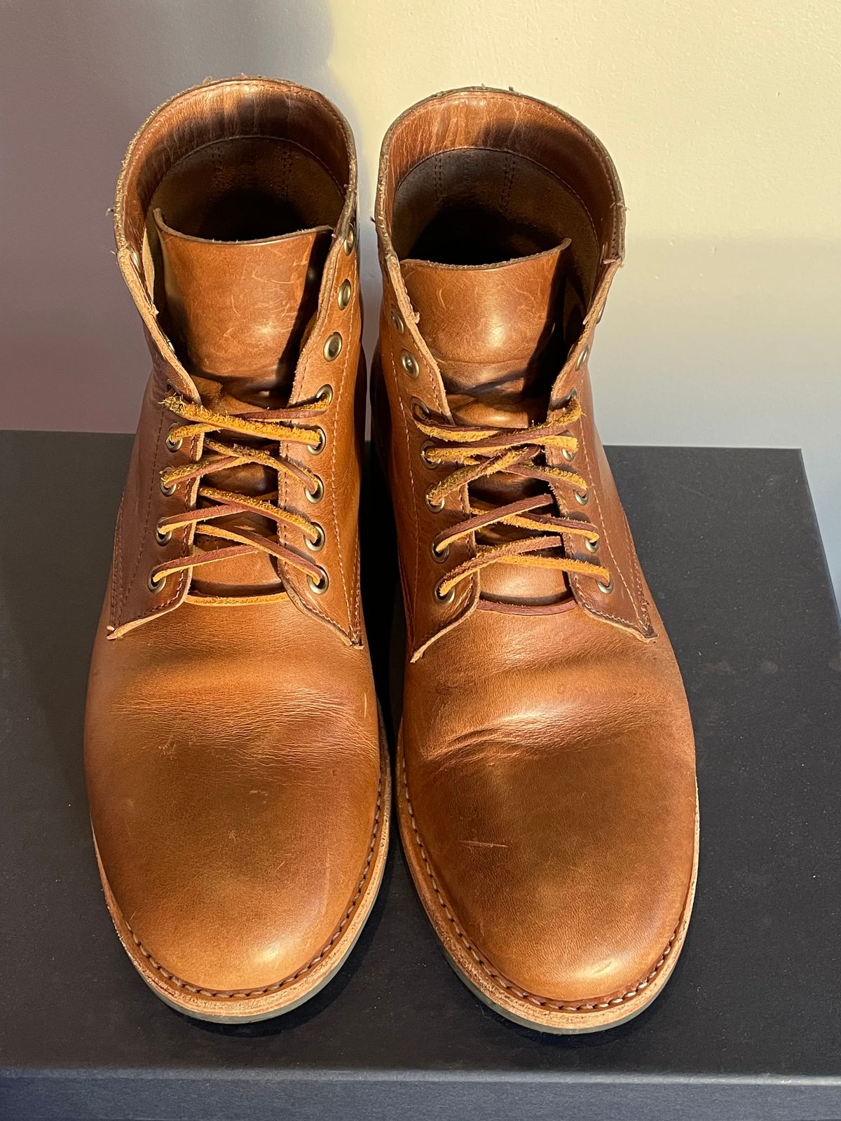 Photo by SharkBaitHooHaHA on November 5, 2023 of the Oak Street Bootmakers Trench Boot in Horween Natural Chromexcel.