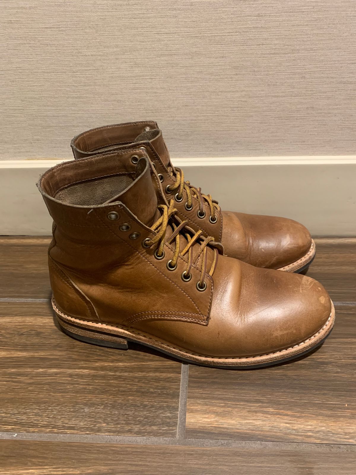 Photo by SharkBaitHooHaHA on December 6, 2023 of the Oak Street Bootmakers Trench Boot in Horween Natural Chromexcel.